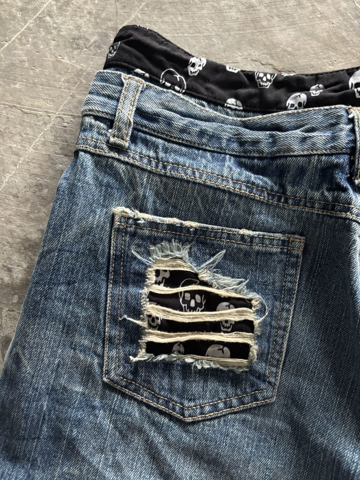 Hysteric Glamour CRAZY DOUBLE WAIST JAPANESE BRAND SKULL DISTRESSED DENIM Size US 28 / EU 44 - 16 Thumbnail