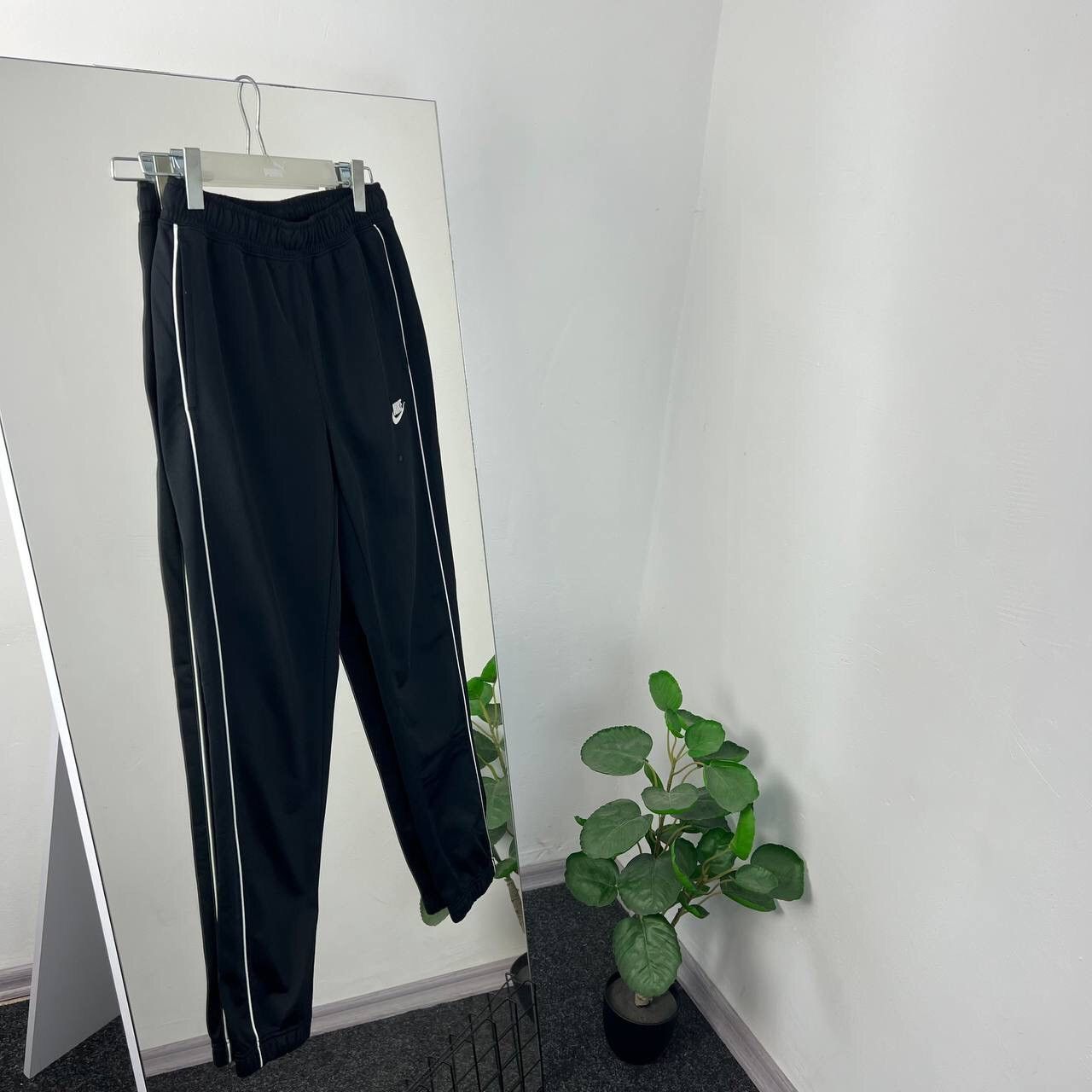 Nike Sweatpants Nike Black Mini Swoosh Y2K Style Size US 30 / EU 46 - 1 Thumbnail