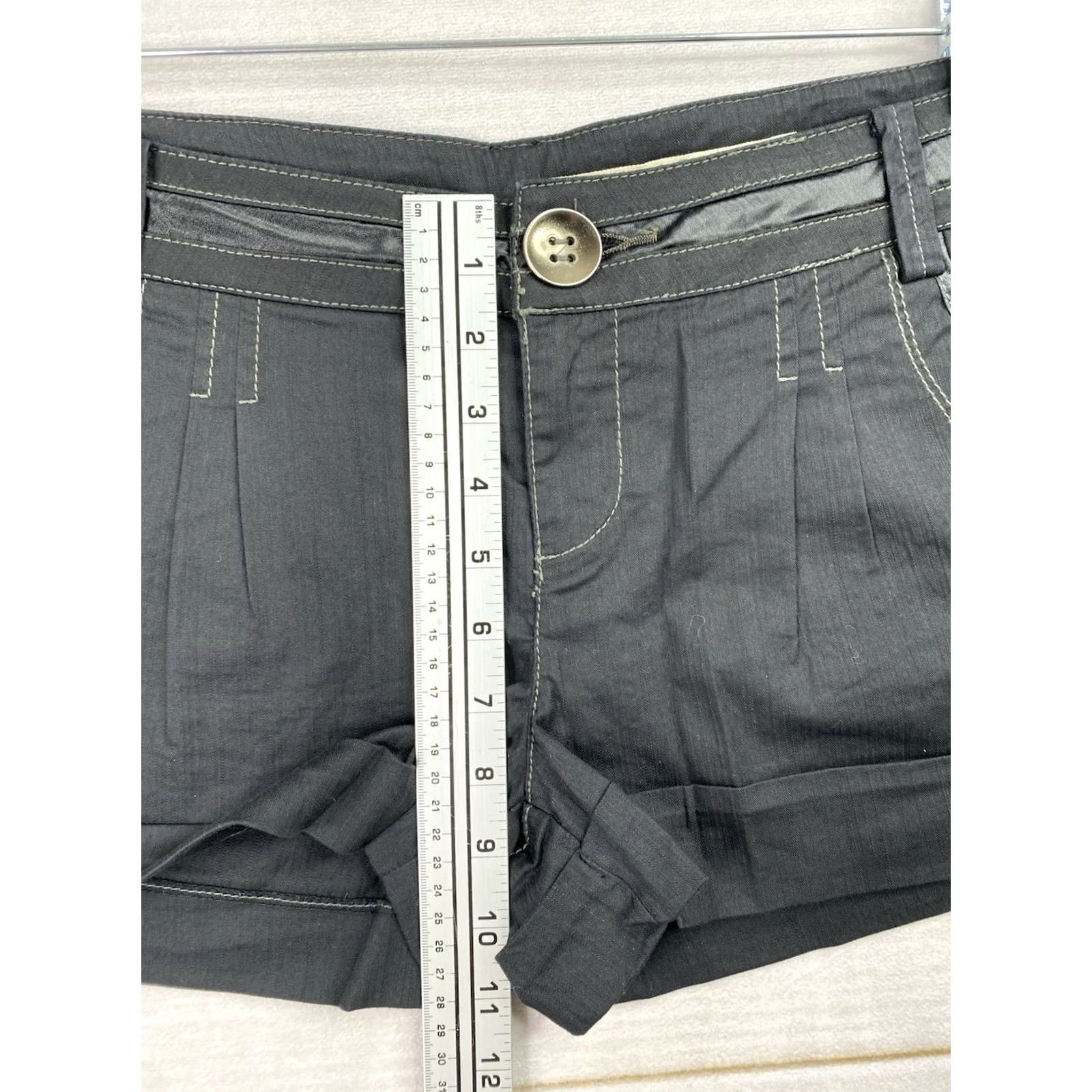 DKNY DKNY Jeans Shorts Womens Juniors 11 Black Satin Trim Pleated Stretch NWT 90s Vintage Style Chino Pants Shorts Size 32" / US 10 / IT 46 - 6 Thumbnail