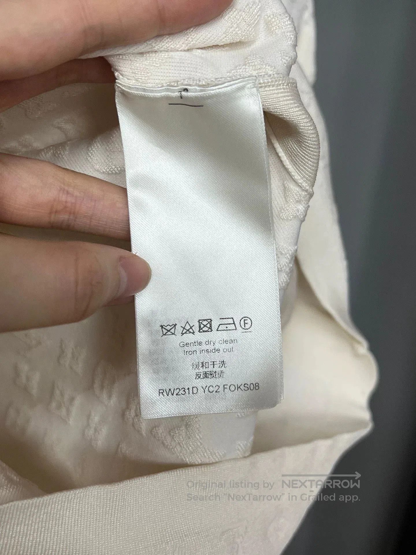 Louis Vuitton louis vuitton embossed white fitted short sleeve. Size XS / US 0-2 / IT 36-38 - 4 Thumbnail