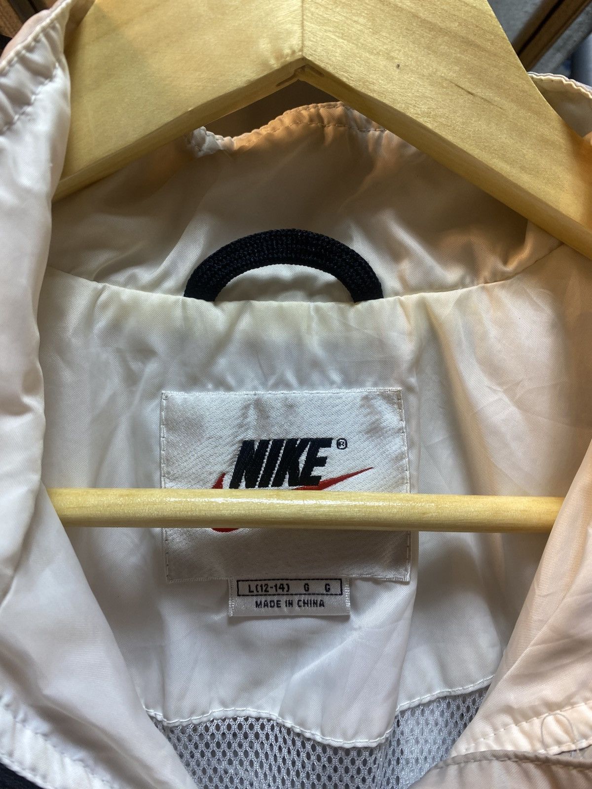 Nike Vintage Nike Swoosh Windbreaker Jacket Size US L / EU 52-54 / 3 - 3 Thumbnail