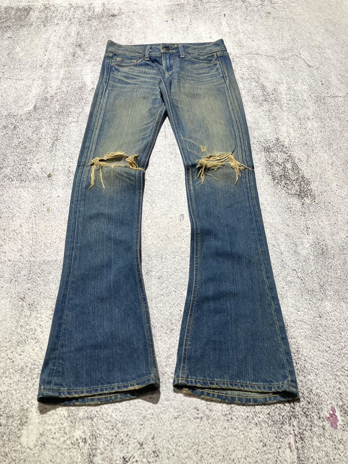 Japanese Brand 🇯🇵 2000s SLY Japan Ripped Bootcut Denim Jeans Pants Blue Wash Size US 26 / EU 42 - 2 Thumbnail