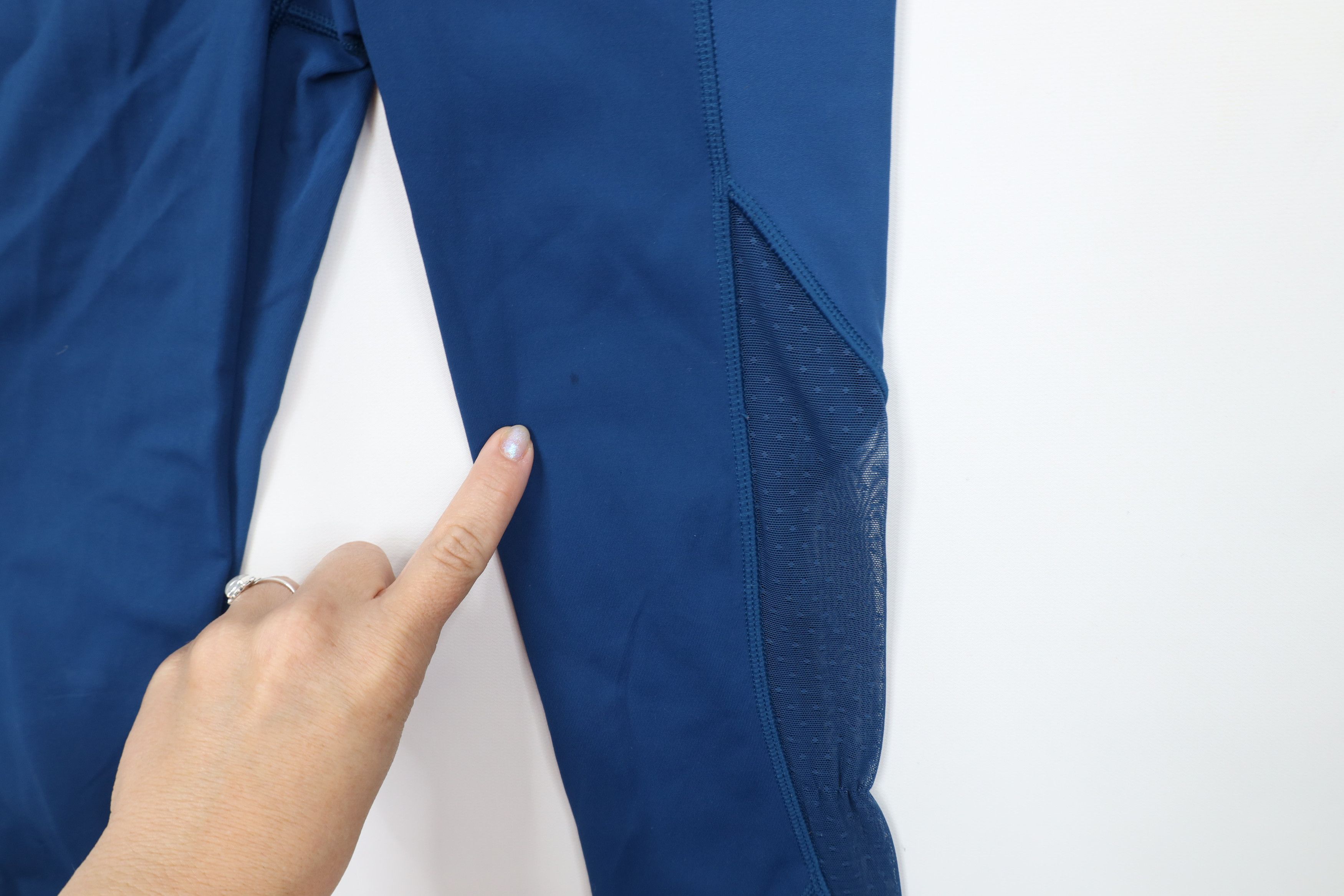 Lululemon Lululemon Training Polka Dot Cropped Yoga Pants Leggings Size 26" / US 2 / IT 38 - 5 Thumbnail