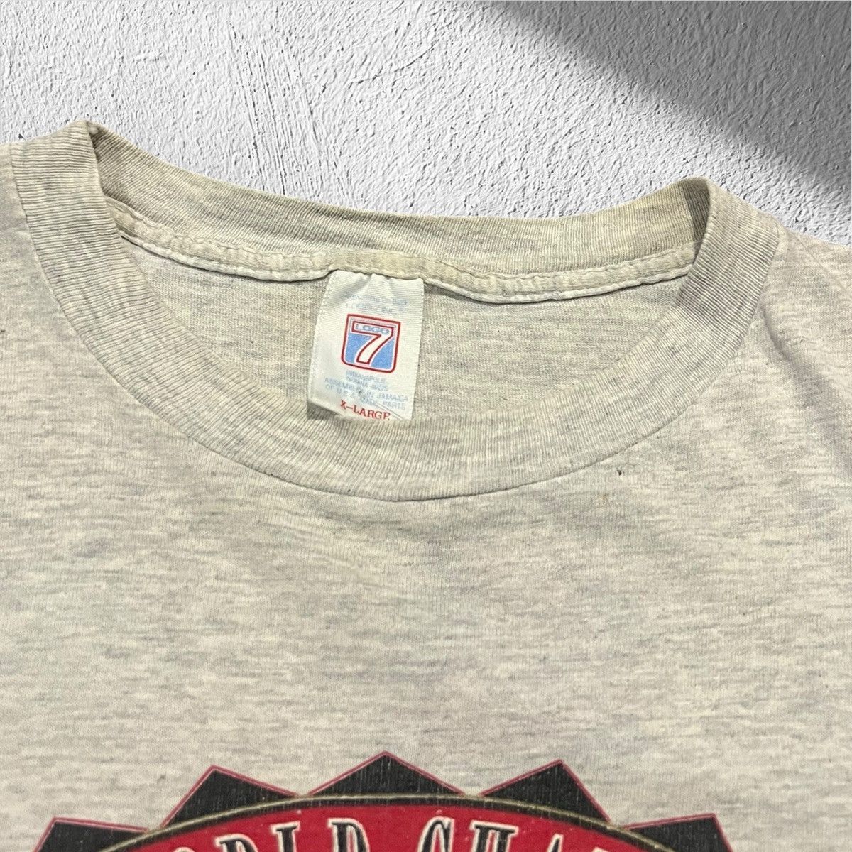 Logo 7 Vintage 1993 Chicago Bulls 3‑Peat NBA Champions T‑Shirt XL Size US XL / EU 56 / 4 - 5 Thumbnail