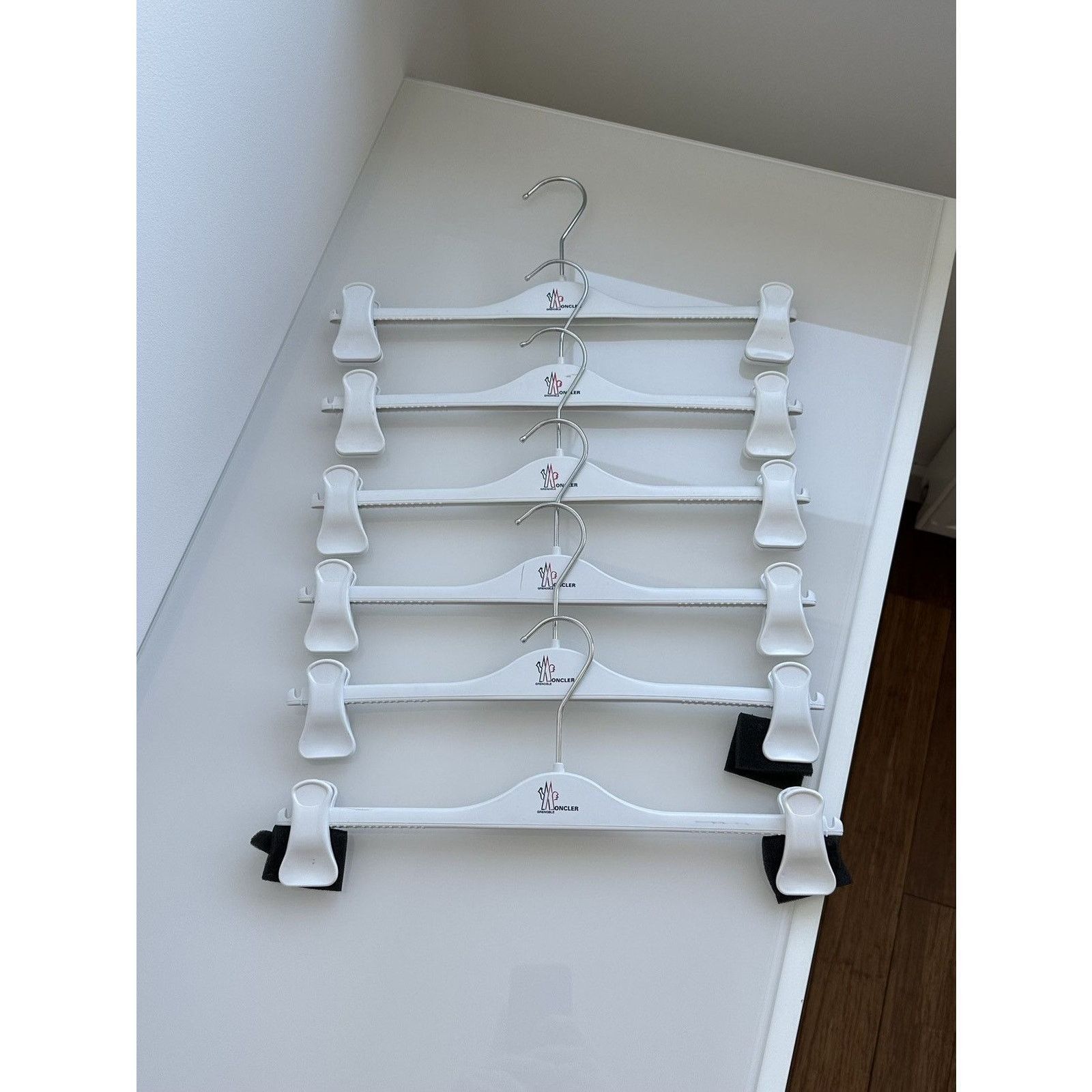 Moncler Moncler Grenoble made in italy plastic white hangers Size ONE SIZE - 1 Thumbnail