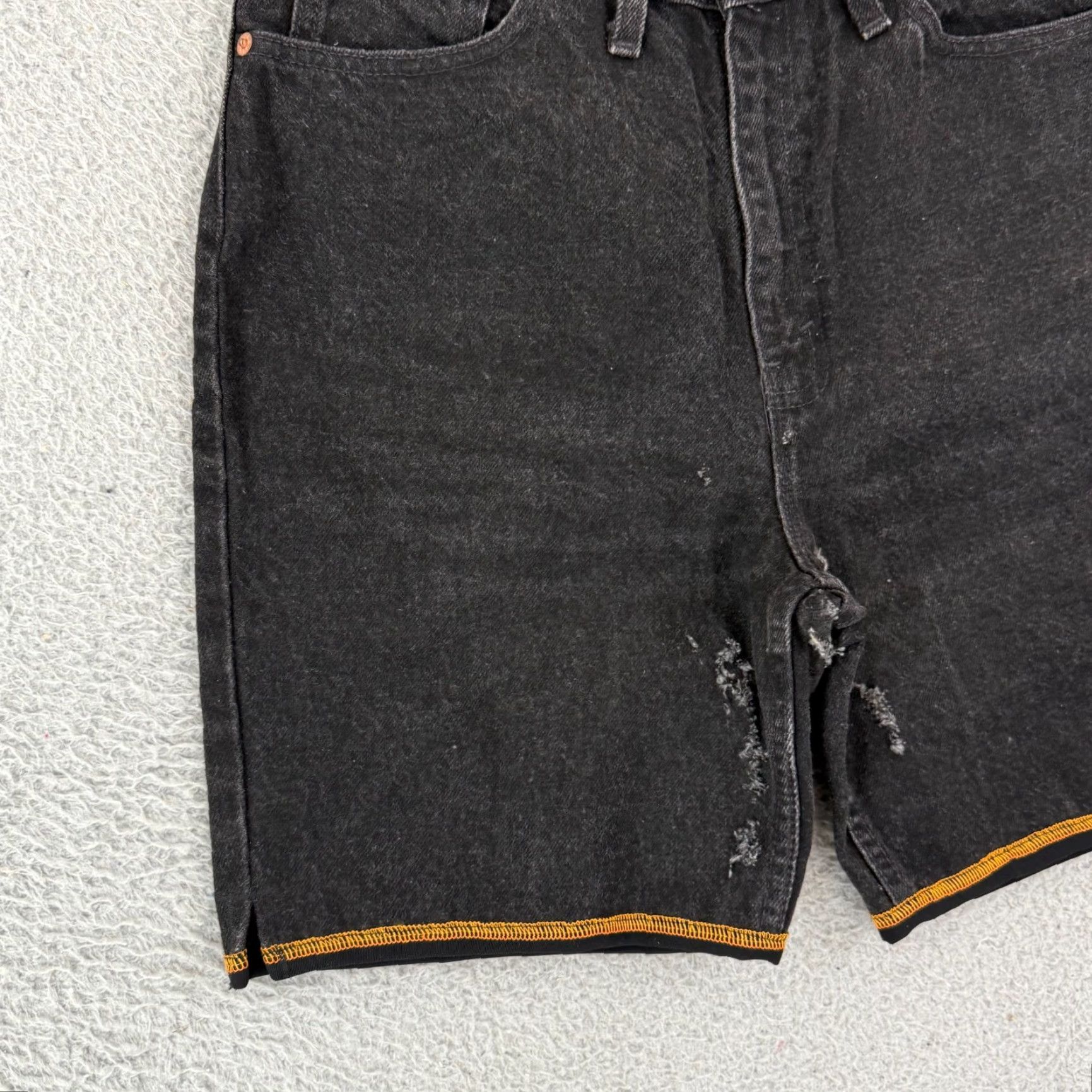 Levi's VINTAGE Levi's 505 Jeans Shorts Mens 28 Black Regular Fit 7" Inseam 90s Orange Tab denim shorts Size US 28 / EU 44 - 4 Thumbnail