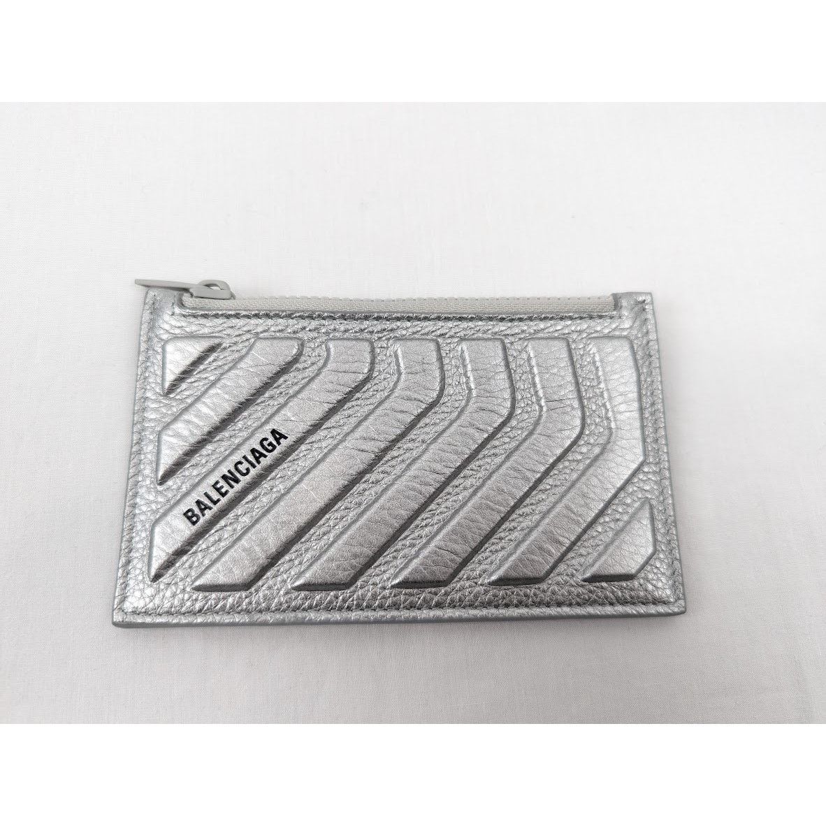 Balenciaga o1rshd1 Size: OS / Car Chevron Zip in Wallet in Silver Size ONE SIZE - 2 Thumbnail