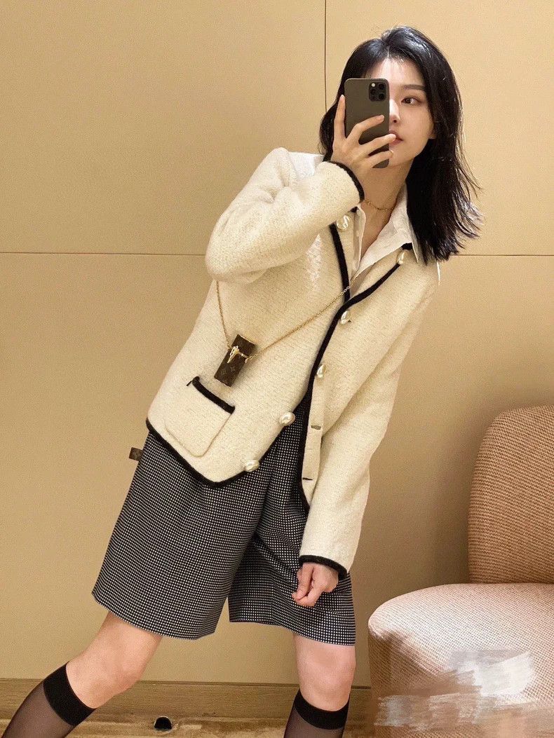 Louis Vuitton Louis Vuitton White Pearl Button Jacket - dmc Size US S / EU 44-46 / 1 - 1 Thumbnail