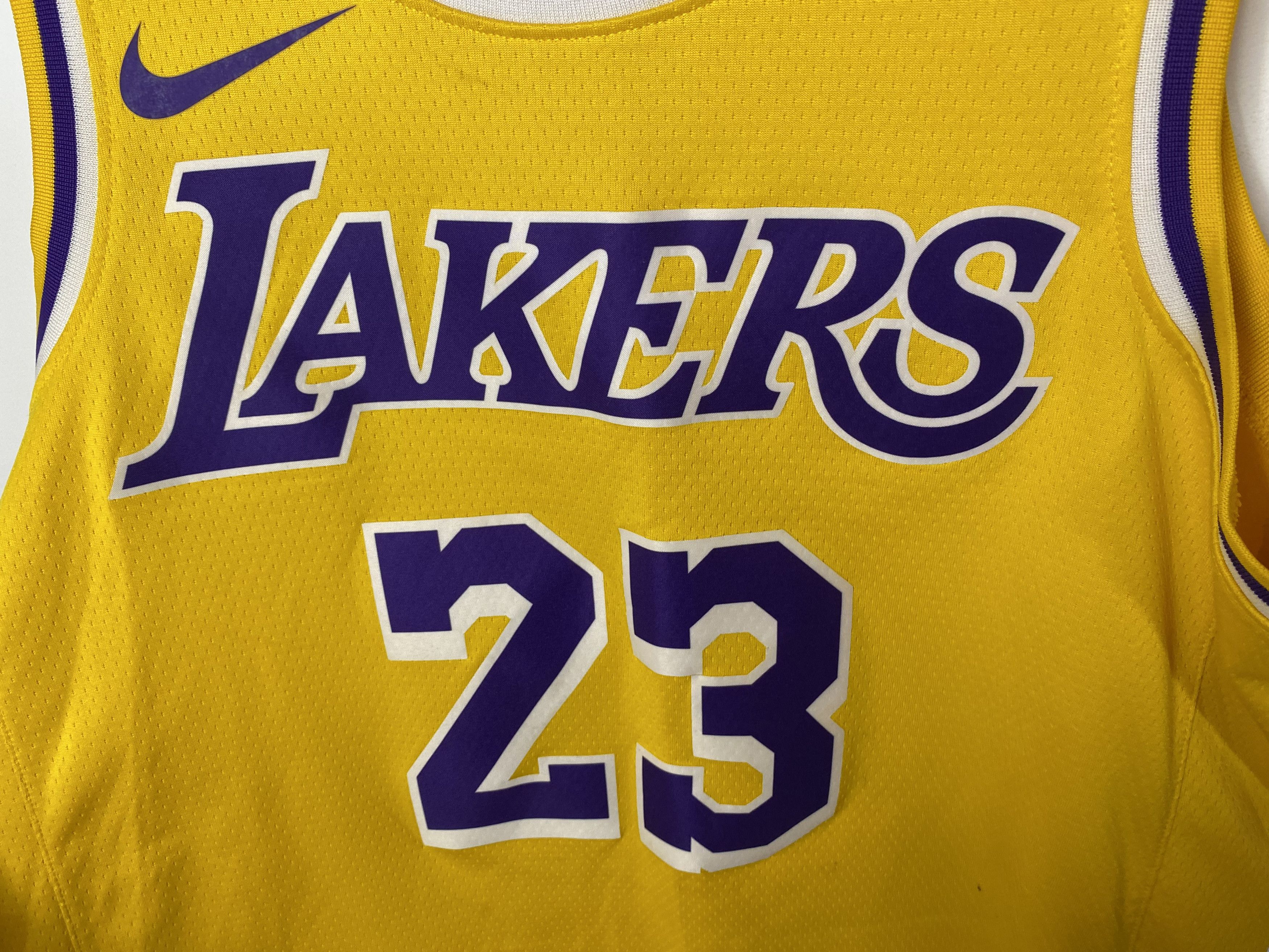 Nike JAMES #23 LOS ANGELES LAKERS 2019 BASKETBALL JERSEY SHIRT Size US M / EU 48-50 / 2 - 4 Thumbnail