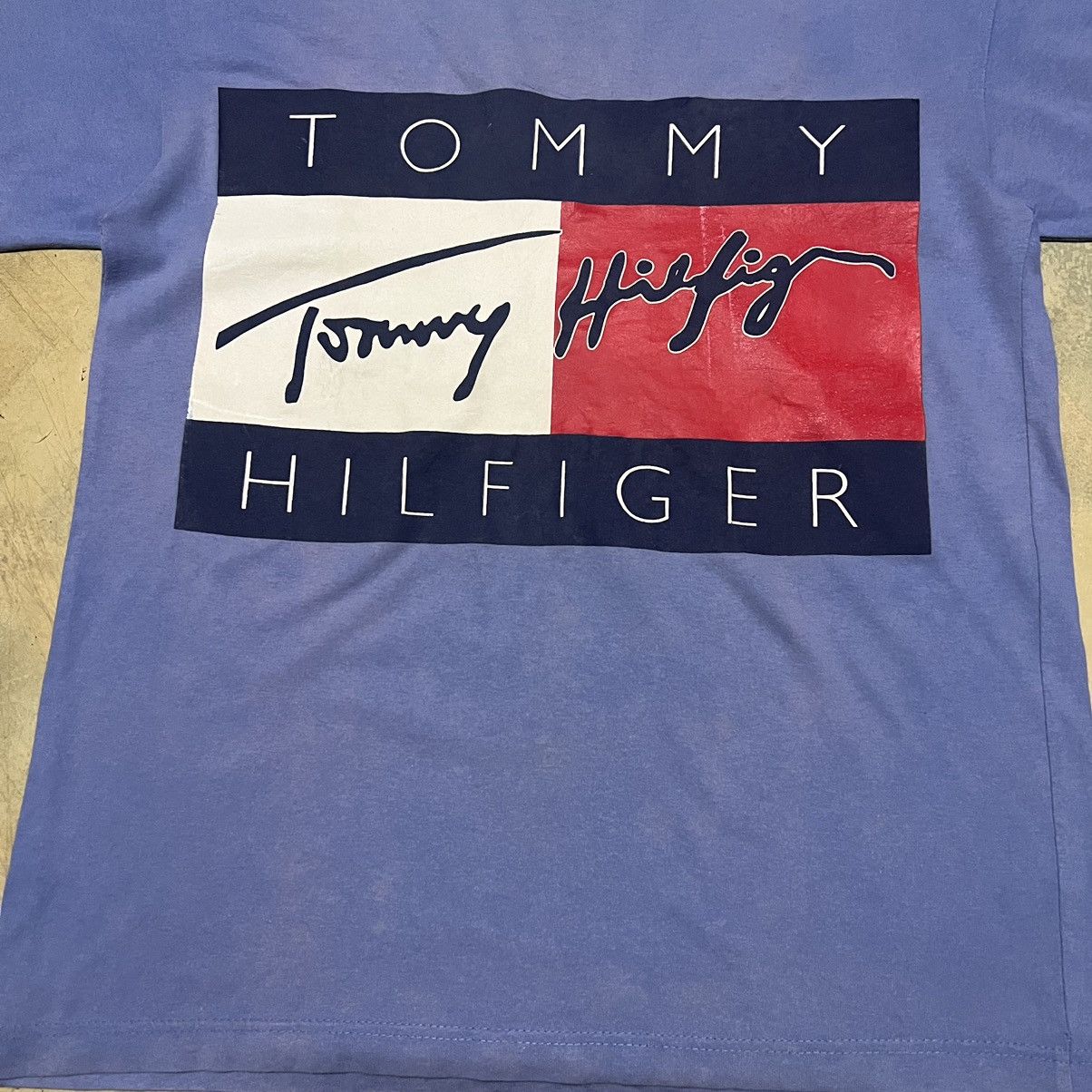 Tommy Hilfiger Vintage Tommy Hilfiger Big Logo T Shirt Size US M / EU 48-50 / 2 - 6 Thumbnail