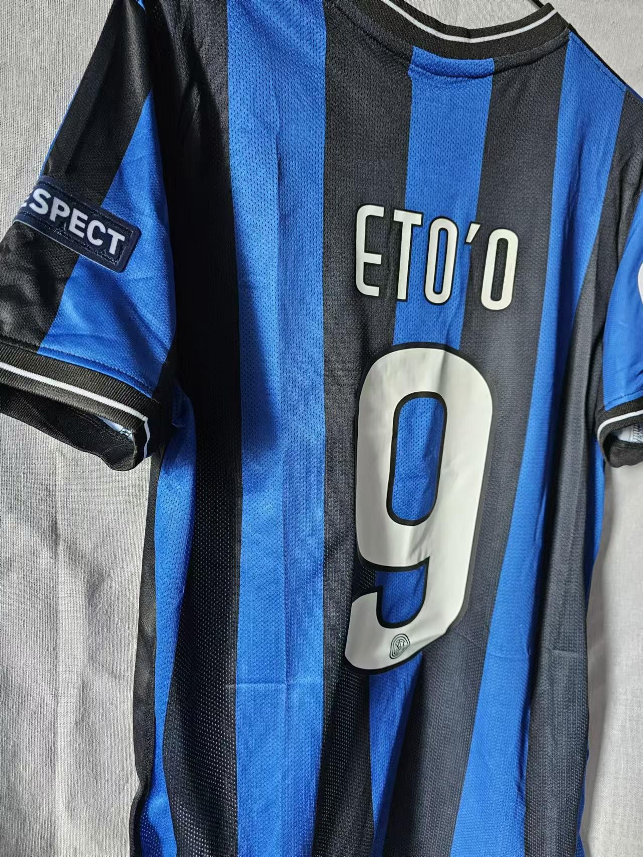Other 2010 Inter Milan #9 Samuel Eto'o Jersey Home L Size US L / EU 52-54 / 3 - 4 Thumbnail
