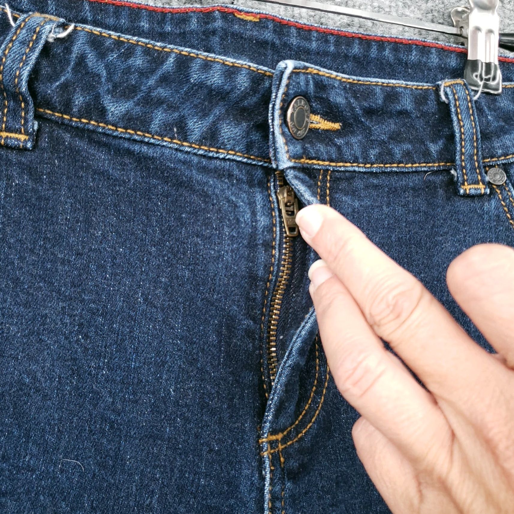 Talbots Talbots Shorts Womens 4 Blue Skimmer Mid Rise Fray Hem Pockets Dark Wash Denim"} Size 24" / US 00 / IT 34 - 5 Thumbnail