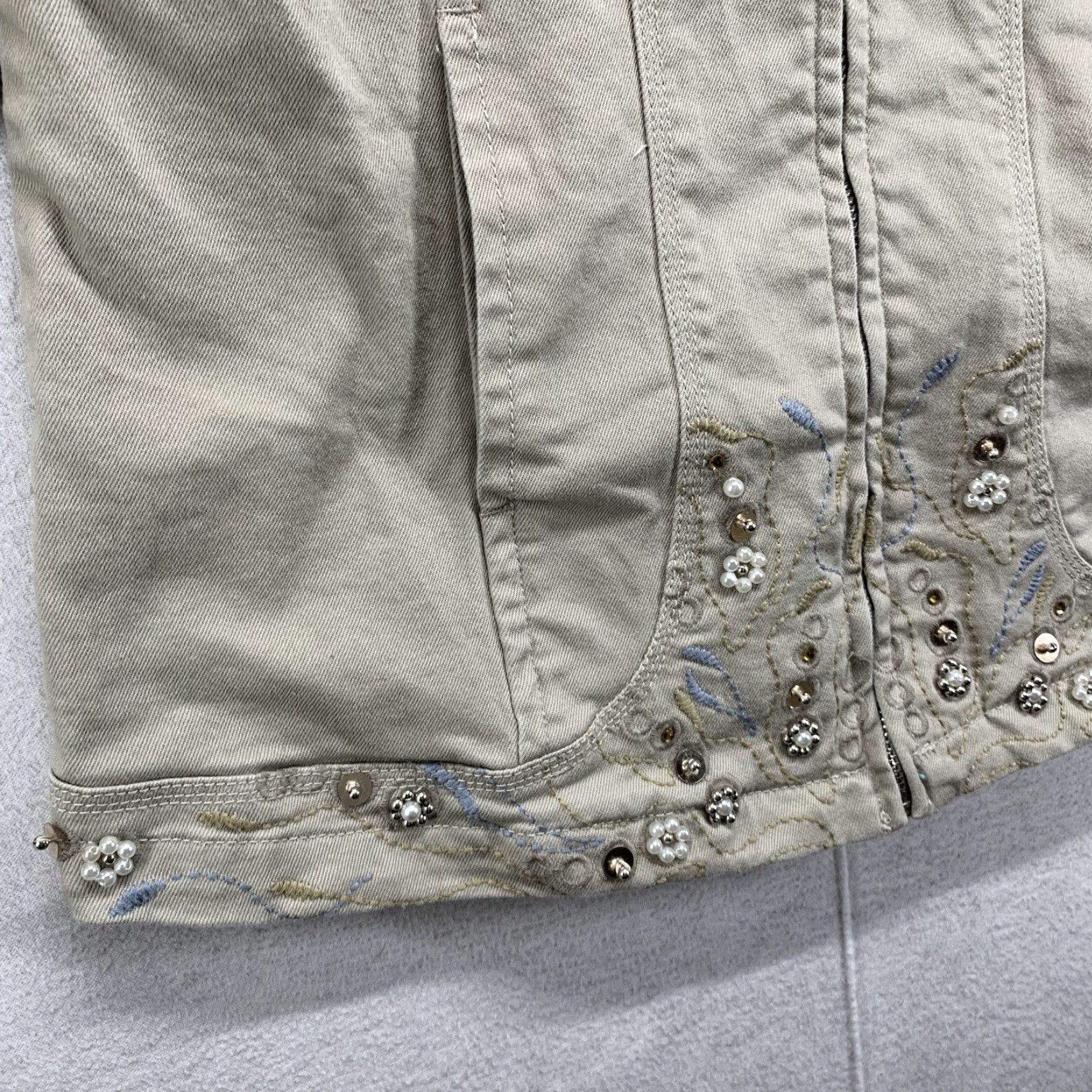 Vintage VINTAGE Ameri Mode Women's Jean Jacket Casual Western Style Full Zip Rhinestones Pockets Size S Beige Denim Size 28" / US 6 / IT 42 - 7 Thumbnail