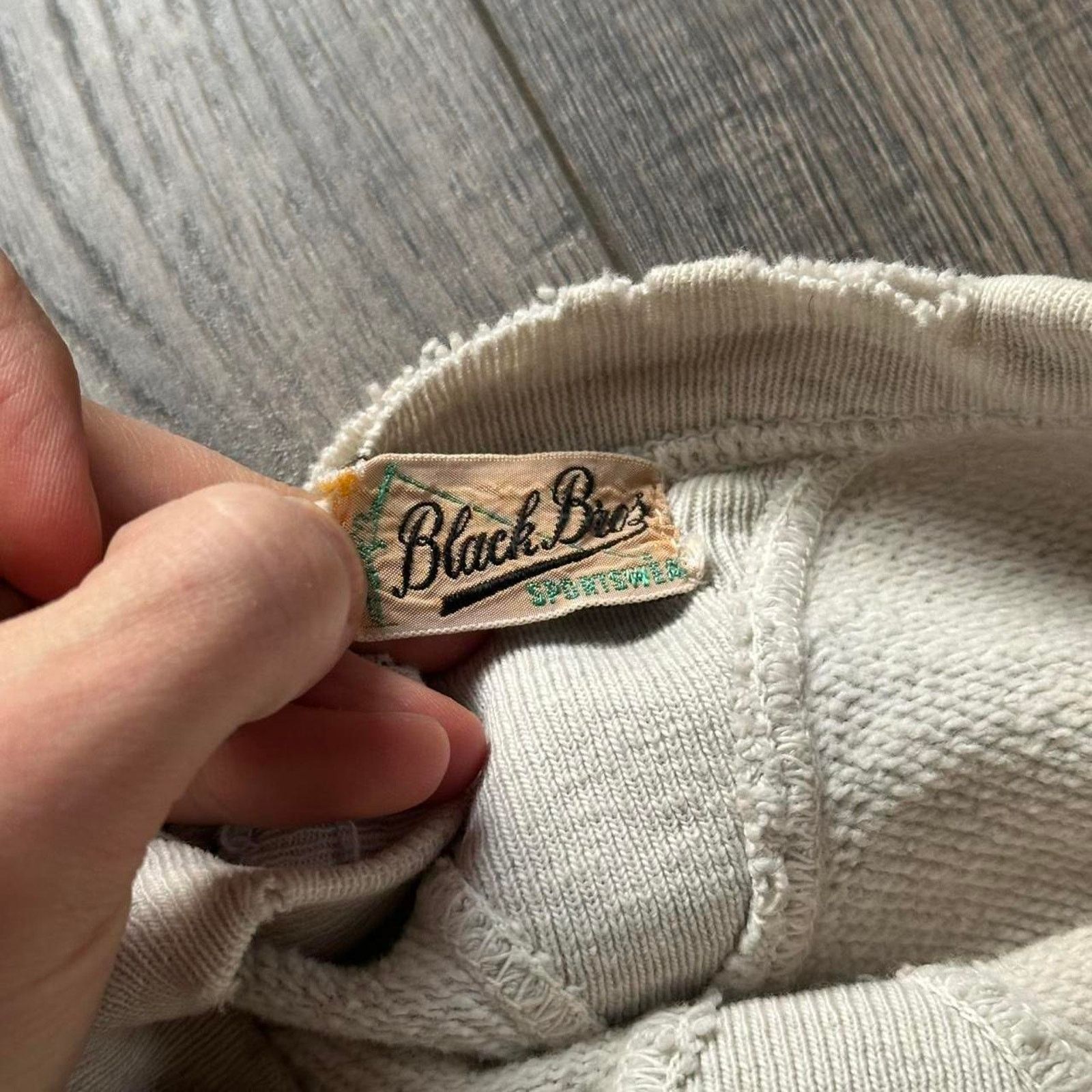 Vintage Vintage 50s Thrashed White Cotton Single V Sweatshirt Size US XS / EU 42 / 0 - 6 Thumbnail