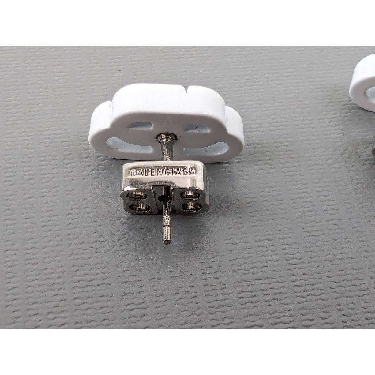 Balenciaga o1rshd1 Q:2 / Size: OS / BB Stud Earrings in White Size ONE SIZE - 8 Thumbnail