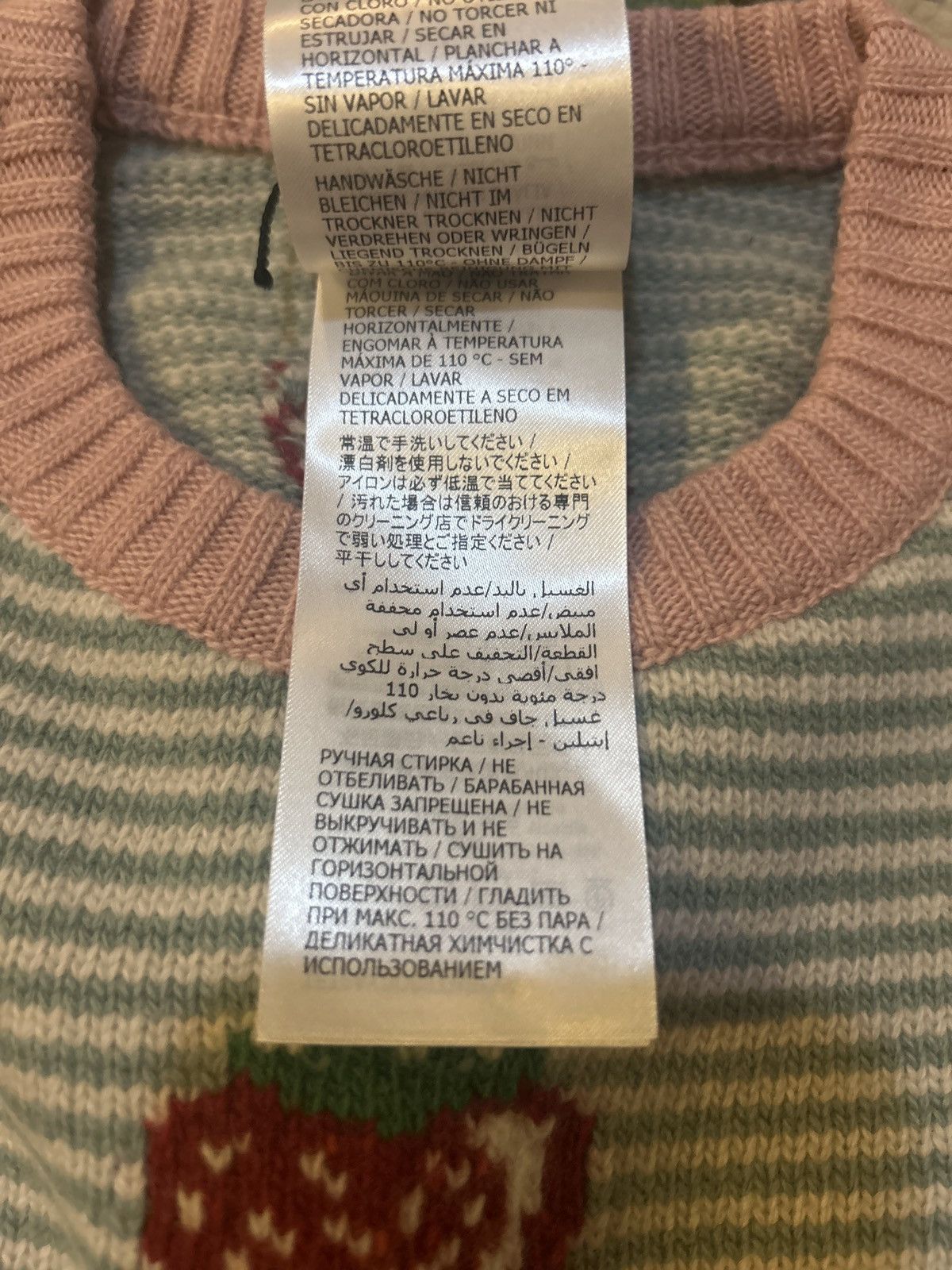 Gucci Gucci Strawberry Wool Dog Sweater size L Size ONE SIZE - 7 Thumbnail