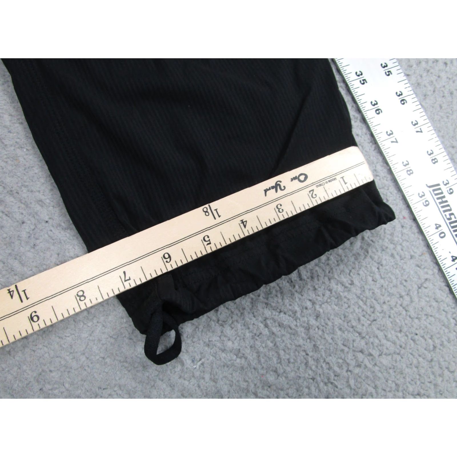 Lululemon VINTAGE Lululemon Track Pants Womens 4 Black Straight Leg Ribbed Waist Stirrup Hem Yoga Size 27" / US 4 / IT 40 - 7 Thumbnail
