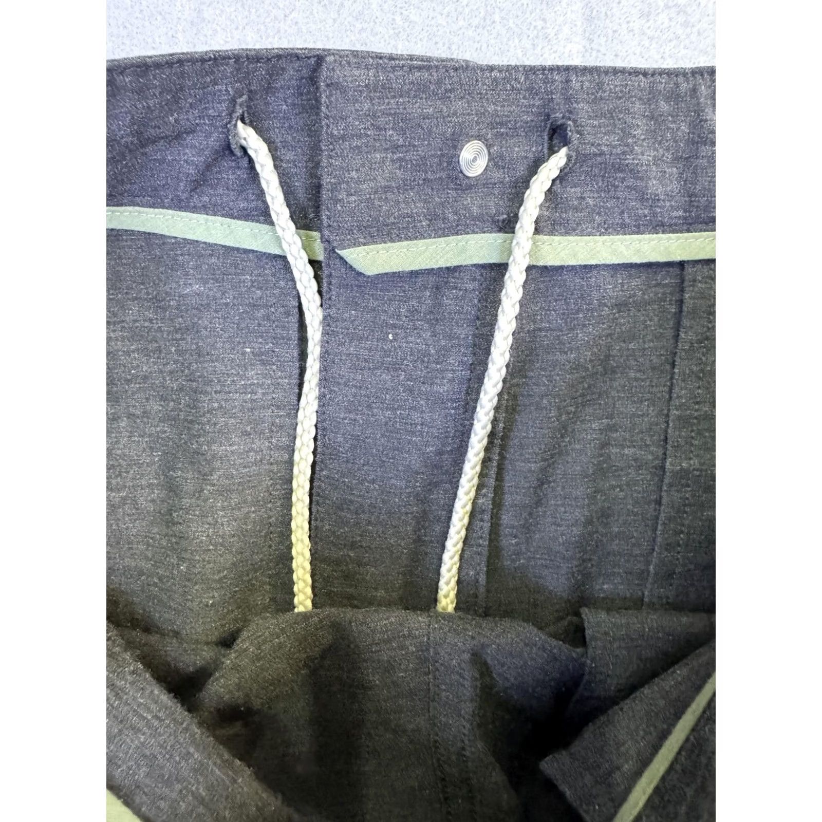 Faherty Faherty All Day Shorts Mens 29 Gray Hybrid Chino Drawstring Stretch Performance Size US 29 - 6 Thumbnail
