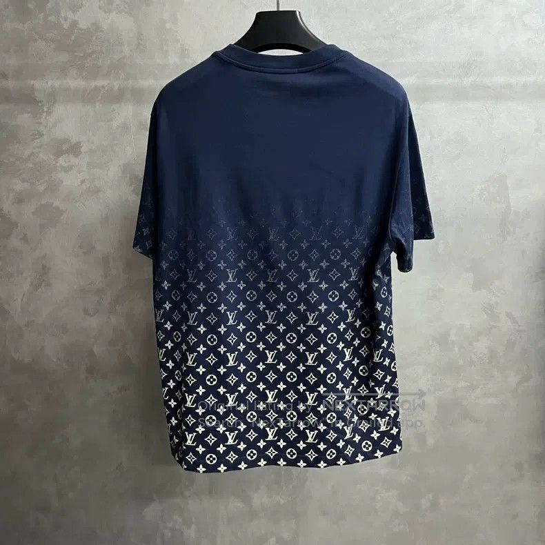Louis Vuitton Louis Vuitton Blue round collar gradient full print short Size US XL / EU 56 / 4 - 5 Thumbnail
