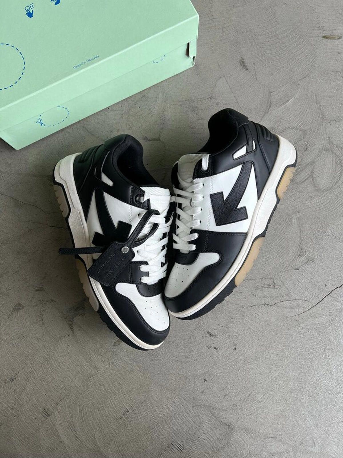 Off-White Off-White Out-Of-Office Sneaker Black/White Sz. 45 Size US 12 / EU 45 - 1 Thumbnail