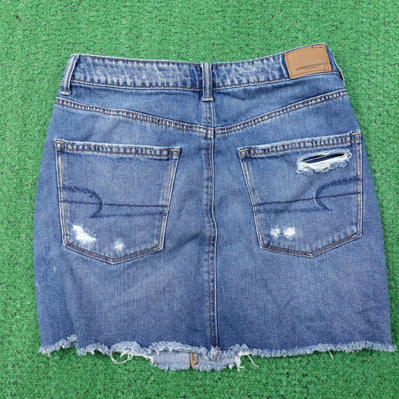 American Eagle Outfitters AMERICAN EAGLE HIGHEST RISE MINI SKIRT DENIM JEAN DISTRESSED WOMENS SIZE 6 Size 28" / US 6 / IT 42 - 3 Thumbnail