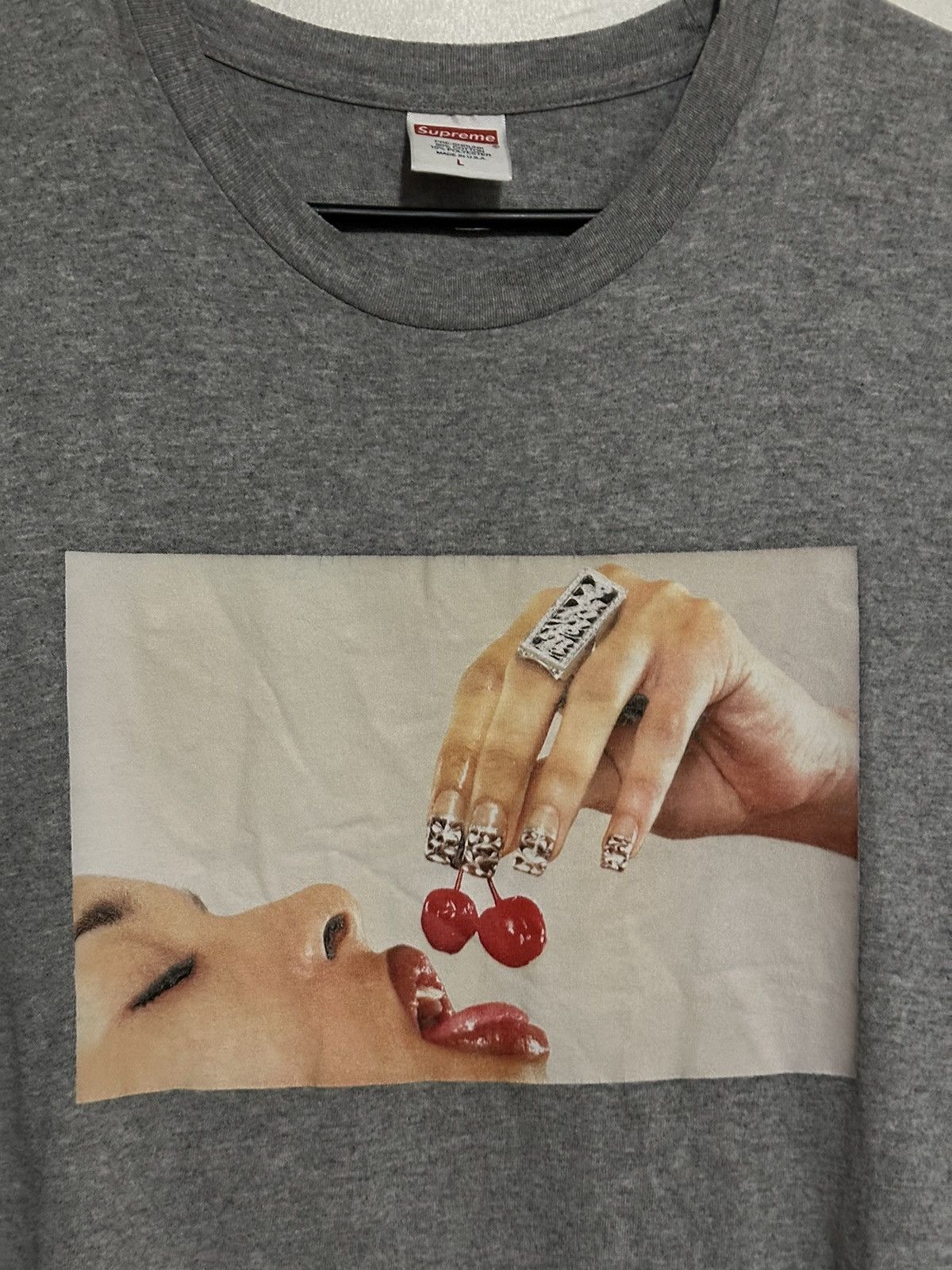 Supreme Supreme Cherries Tee Size US L / EU 52-54 / 3 - 2 Thumbnail