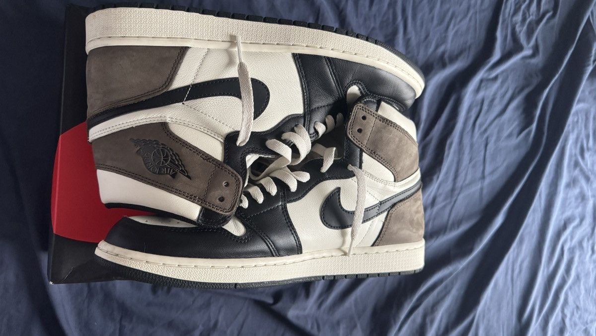 Nike Jordan 1 Mocha Size US 12 / EU 45 - 4 Thumbnail