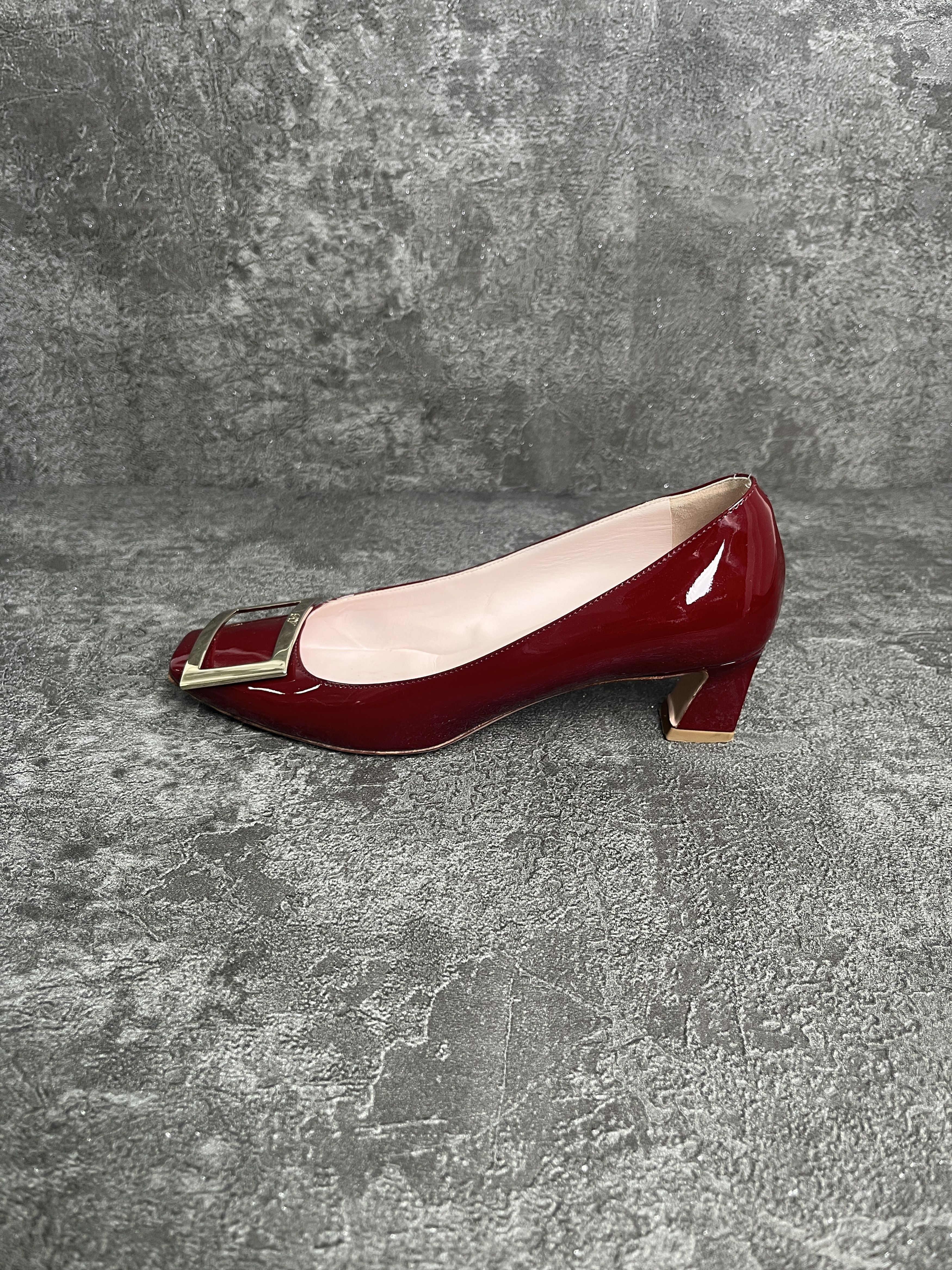 Roger Vivier Roger Vivier Burgundy Patent Pumps Size US 6 / IT 36 - 1 Thumbnail
