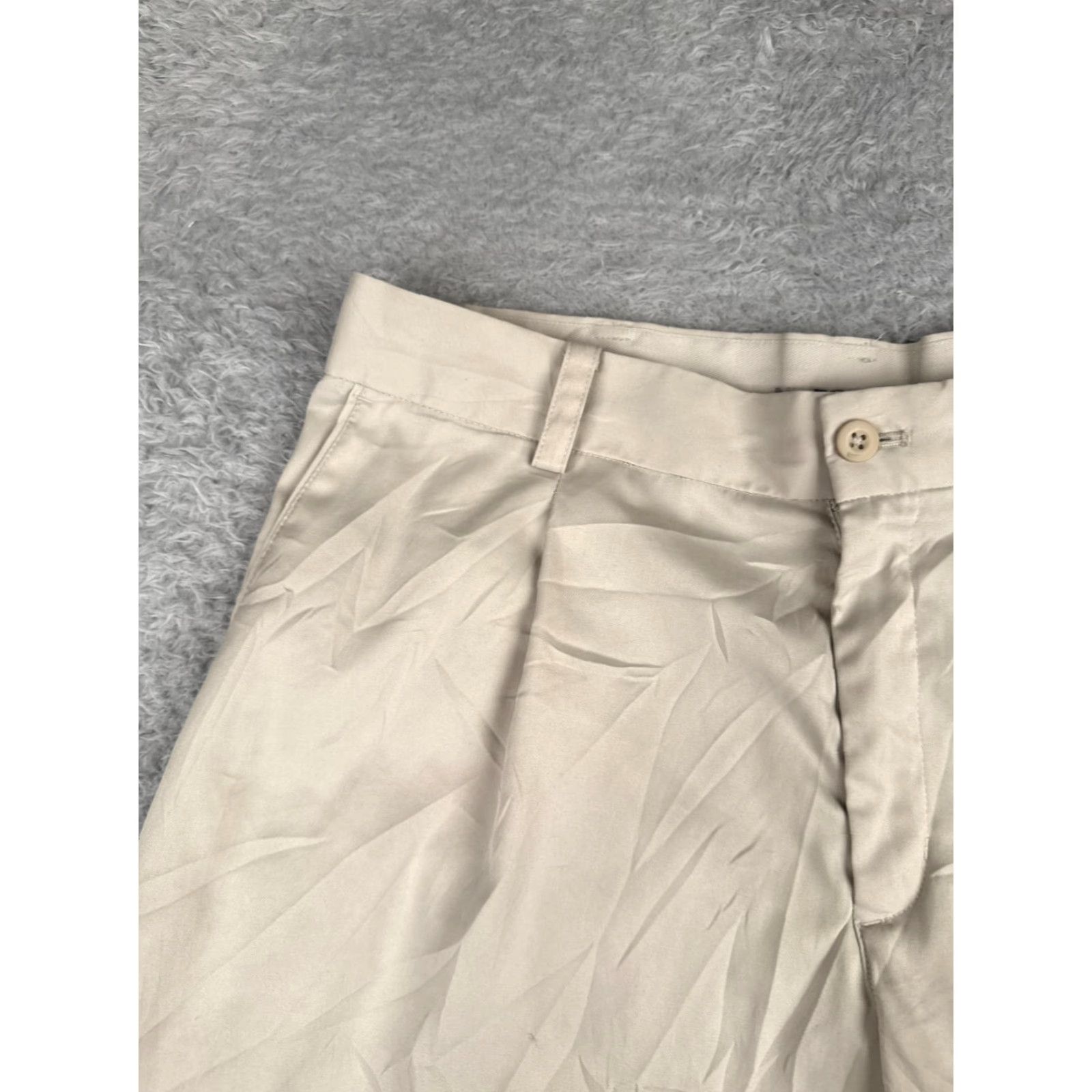 Nike Nike Shorts Mens 30 Beige Pleated Polyester Blend Golf Outdoor 30x11 Casual Activewear Travel Pockets Quick Dry Breathable Easy Care 90s? Wait. Size US 30 / EU 46 - 4 Thumbnail