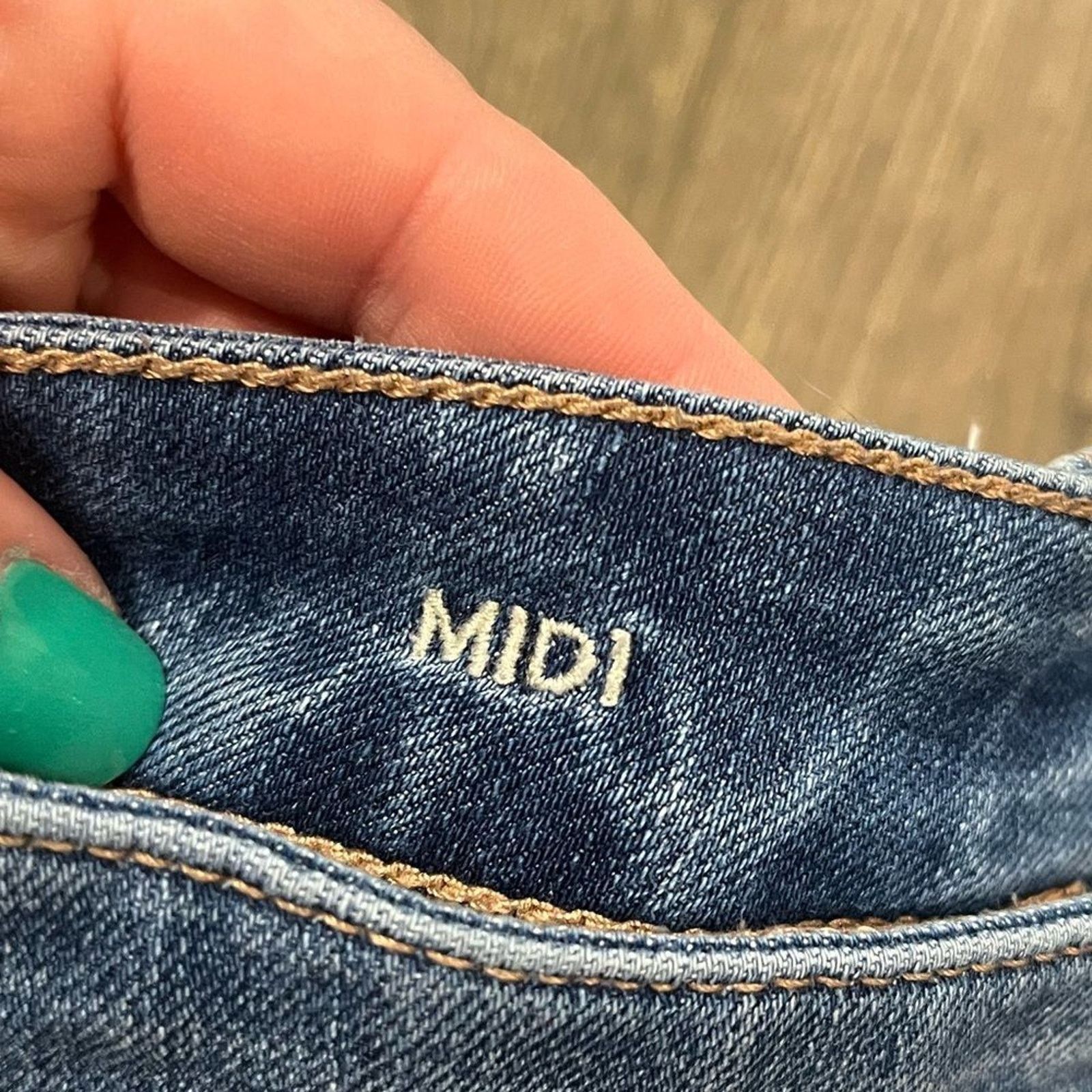 American Eagle Outfitters American Eagle The Dream Jean Midi Shorts Mid-Rise Denim 4 Size 27" / US 4 / IT 40 - 7 Thumbnail