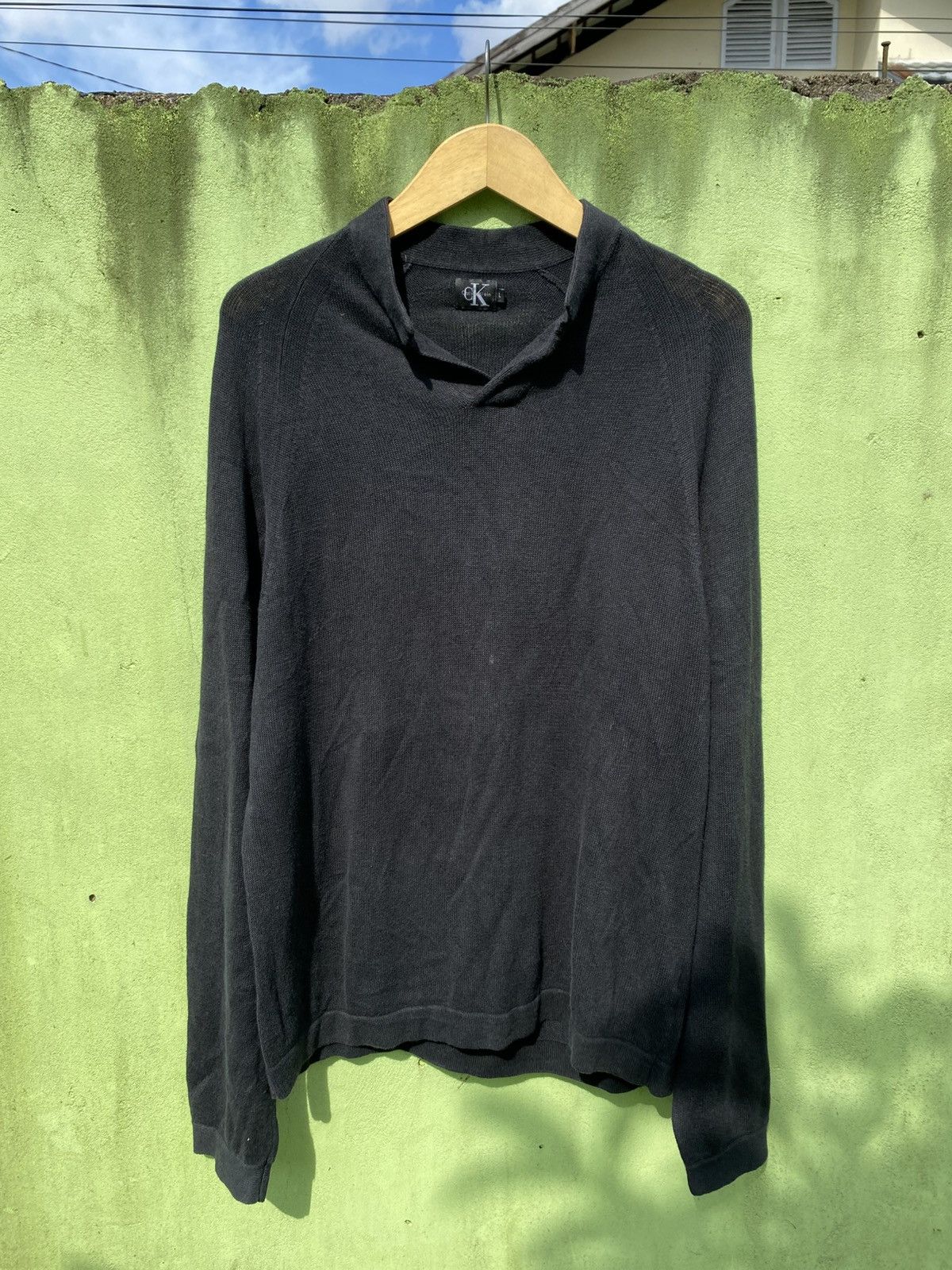 Calvin Klein Calvin Klein Long Sleeve V Neck Minimalist Knit Sweater Size US L / EU 52-54 / 3 - 1 Thumbnail