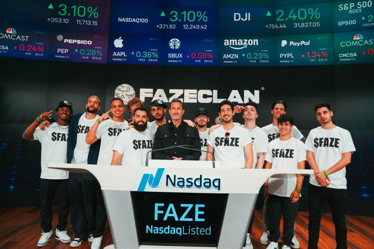 FaZe I MISS THE OLD FAZE Friends and Family T-Shirt and Tote Bag Size US XL / EU 56 / 4 - 7 Thumbnail