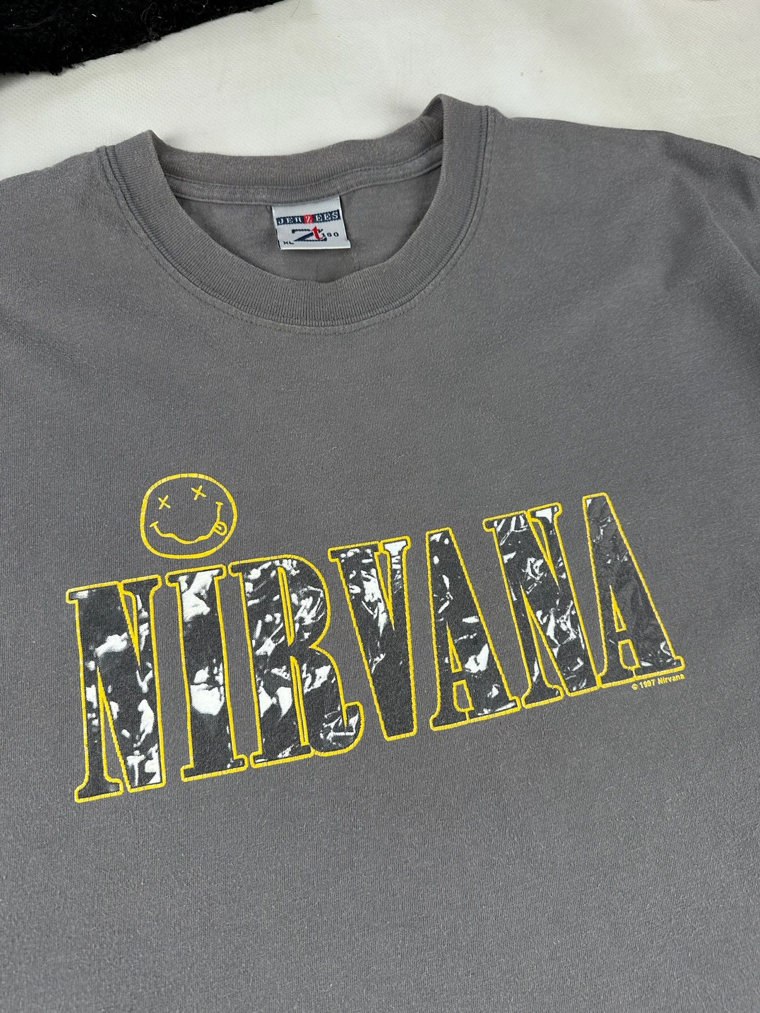 Band Tees Vintage nirvana t shirt band 1997 smiley face Size US M / EU 48-50 / 2 - 2 Thumbnail