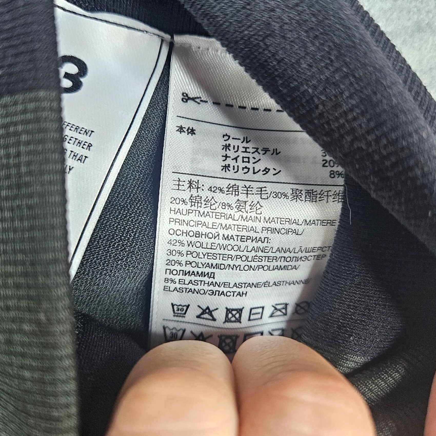Yohji Yamamoto Y-3 Yohji Yamamoto Seamless Women's Crop Rib Knit Sport Top XS Black Crop Top Womens XS Knit Sportswear Casual Sleeveless V-Neck Size XS / US 0-2 / IT 36-38 - 3 Thumbnail