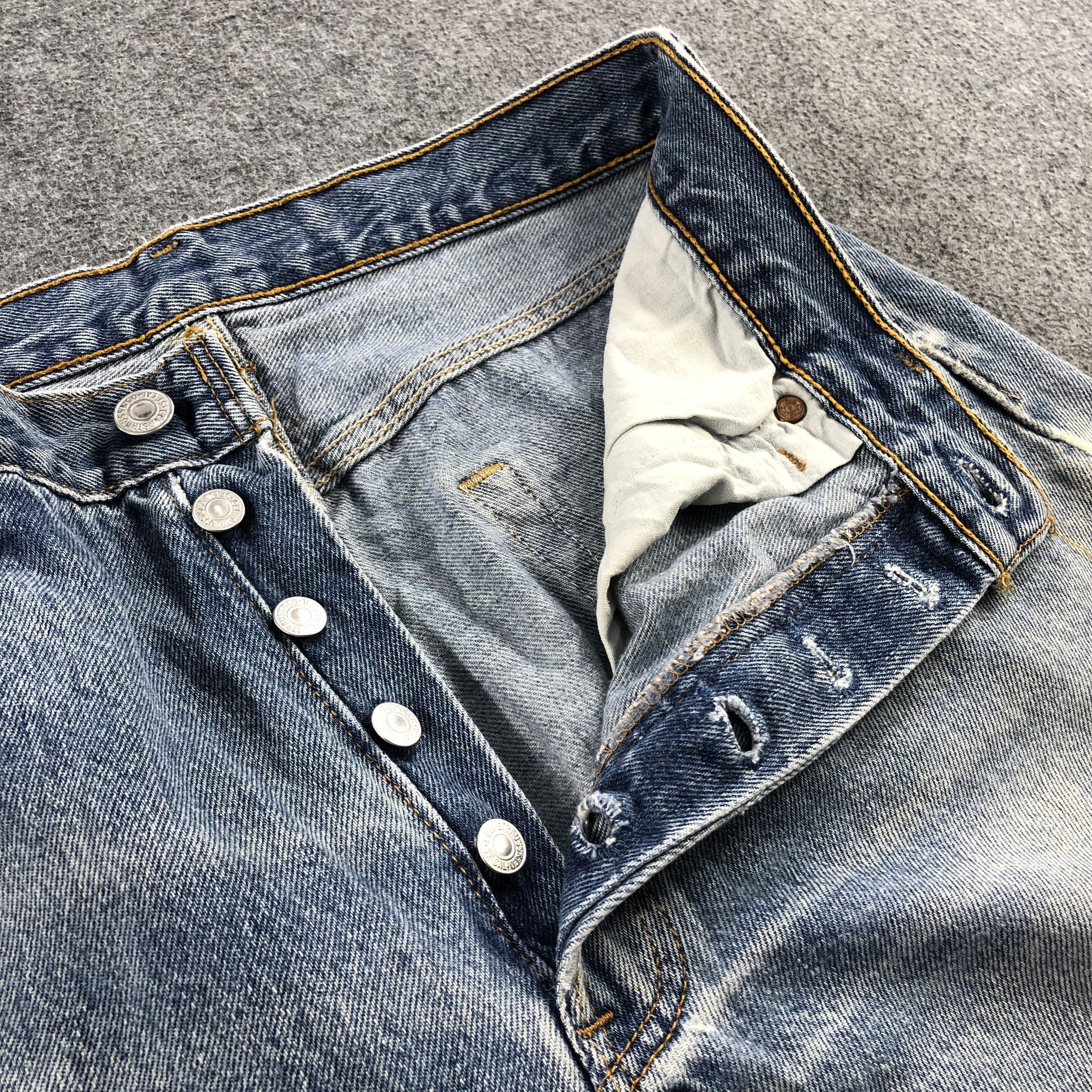 Levi's 90s Vintage Light Wash Levis 501 Jeans-J2194 Size US 31 - 9 Thumbnail