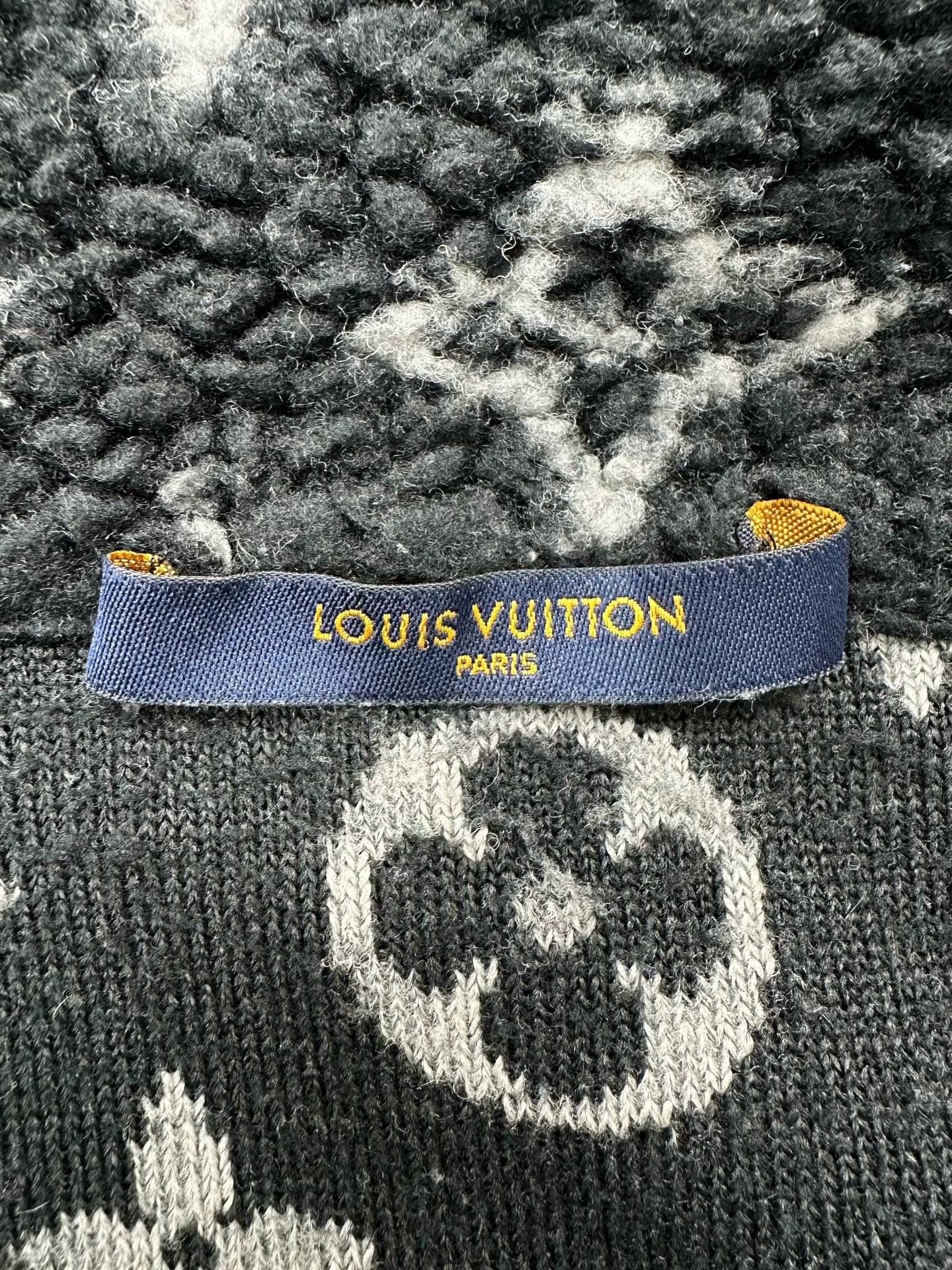 Louis Vuitton LV Monogram allover print fleece jacket men's black Size US XL / EU 56 / 4 - 8 Thumbnail