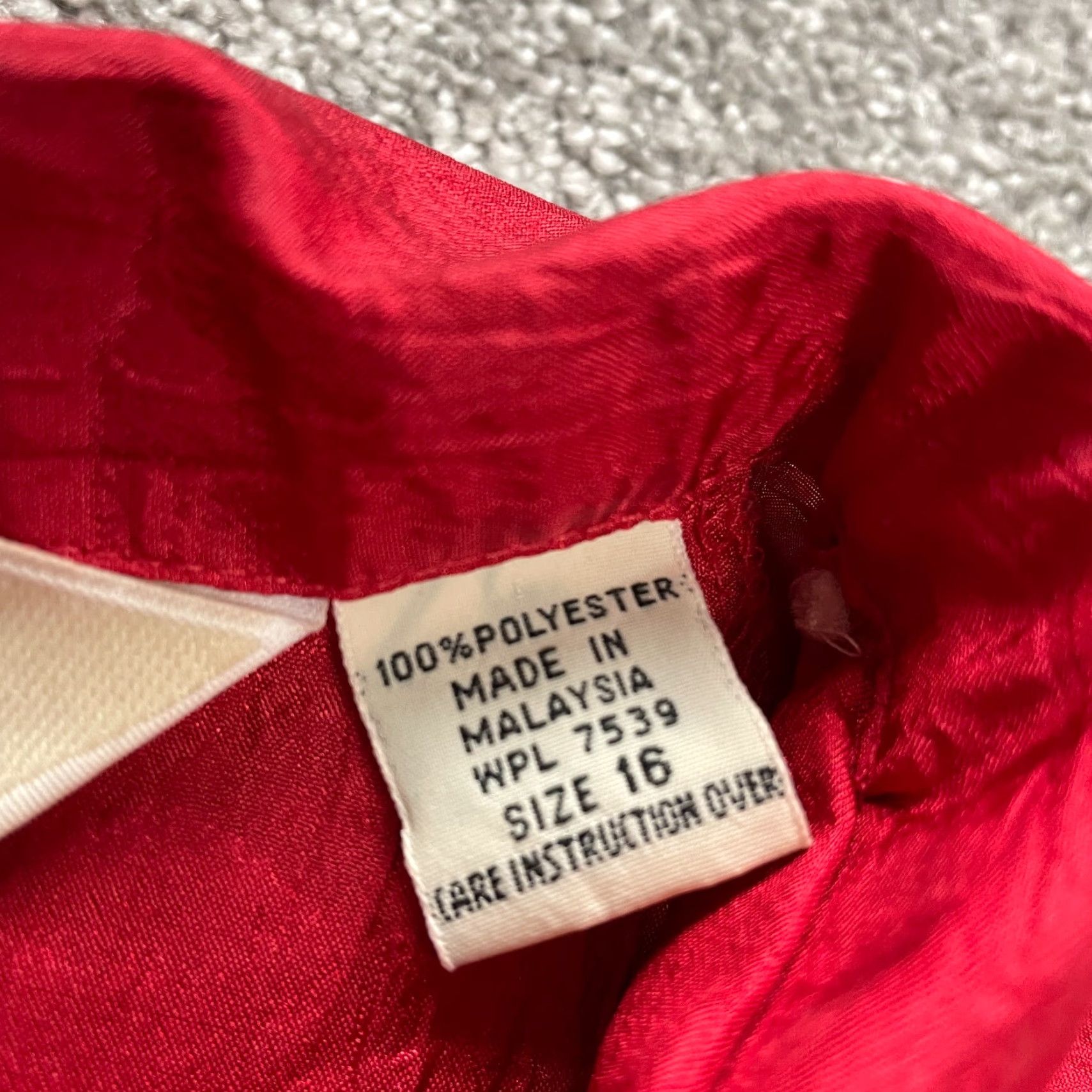 Diane von Furstenberg Diane von Furstenberg Button Down Blouse Womens 16 Red Long Sleeve Lightweight Size XXL / US 16-18 / IT 52-54 - 5 Thumbnail