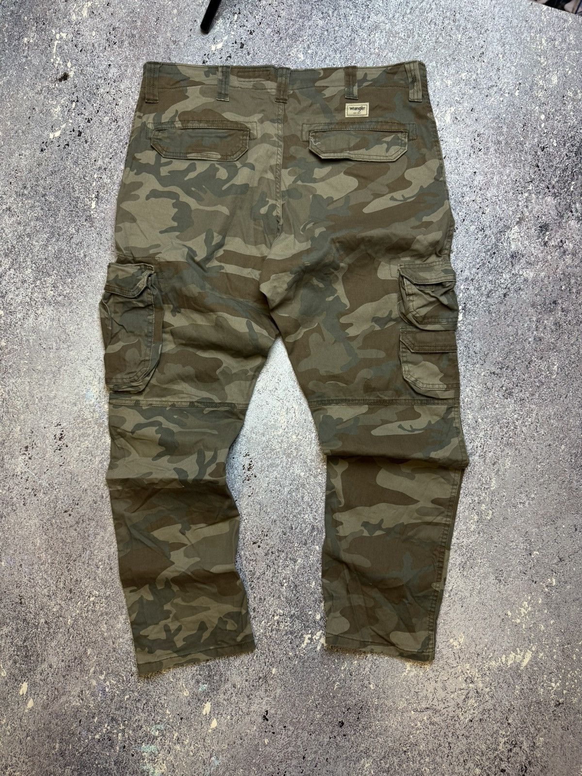 Wrangler CRAZY WRANGLER MULTIPOCKET TACTICAL CAMO PANTS Size US 36 / EU 52 - 9 Thumbnail