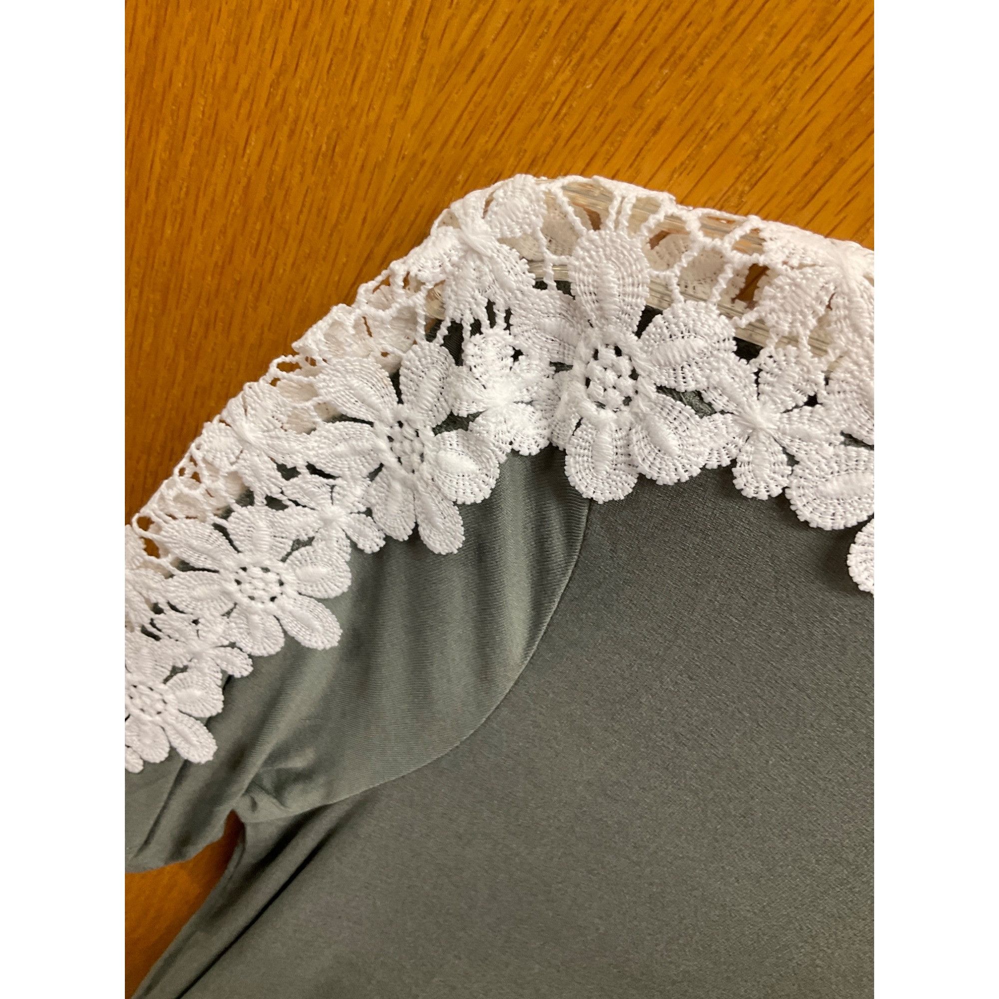 Other Green Short Sleeve Top With White Lace Floral Shoulder Detai Size M / US 6-8 / IT 42-44 - 4 Thumbnail