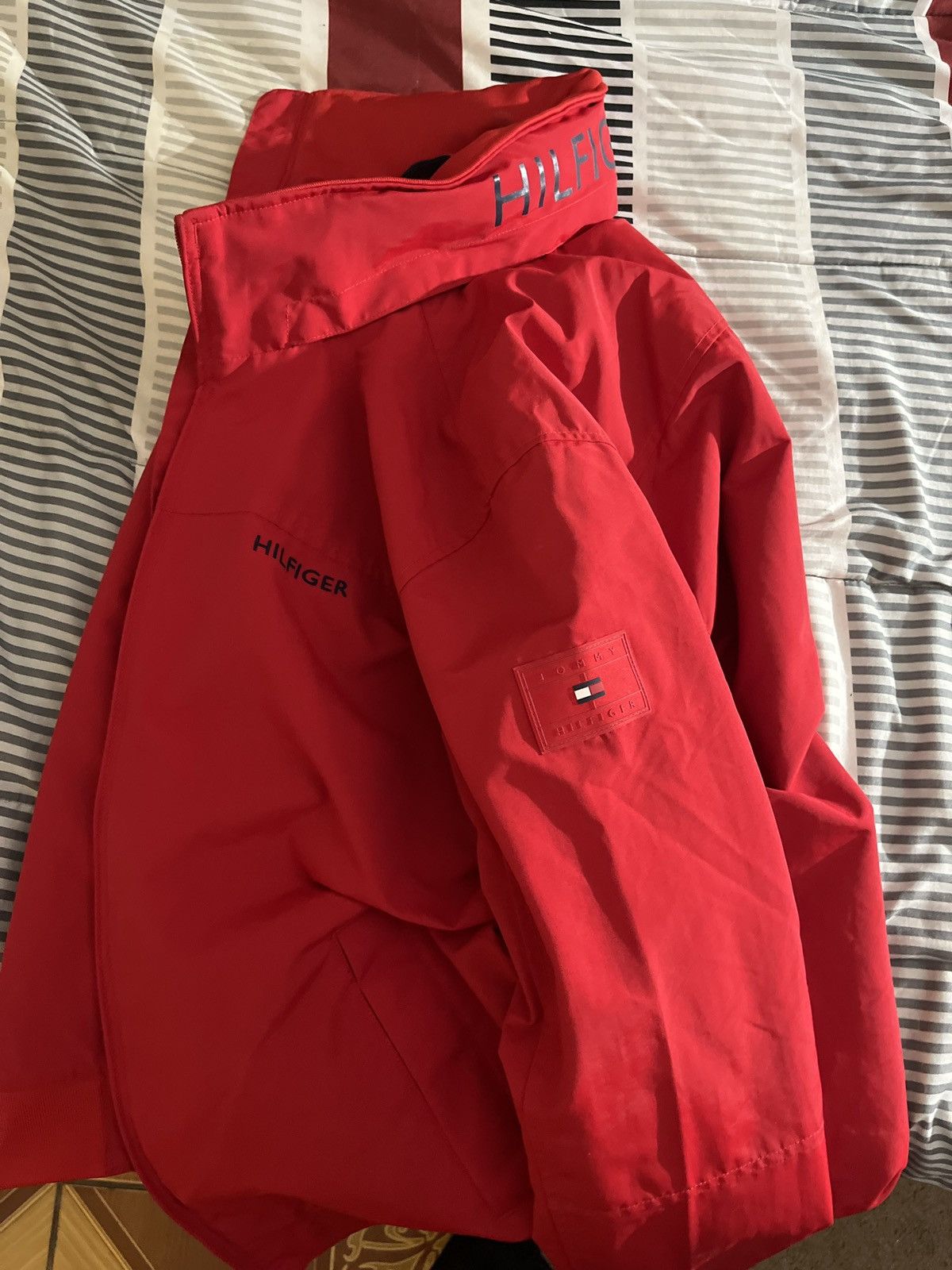 Tommy Hilfiger Water Resistant Regatta Jacket W/Hood Size US L / EU 52-54 / 3 - 2 Thumbnail