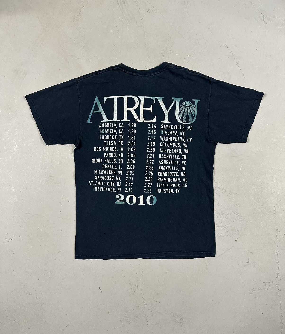 Band Tees × Vintage Vintage 2012 Y2K Atreyu Band Tour Tee Size Medium Size US M / EU 48-50 / 2 - 2 Thumbnail