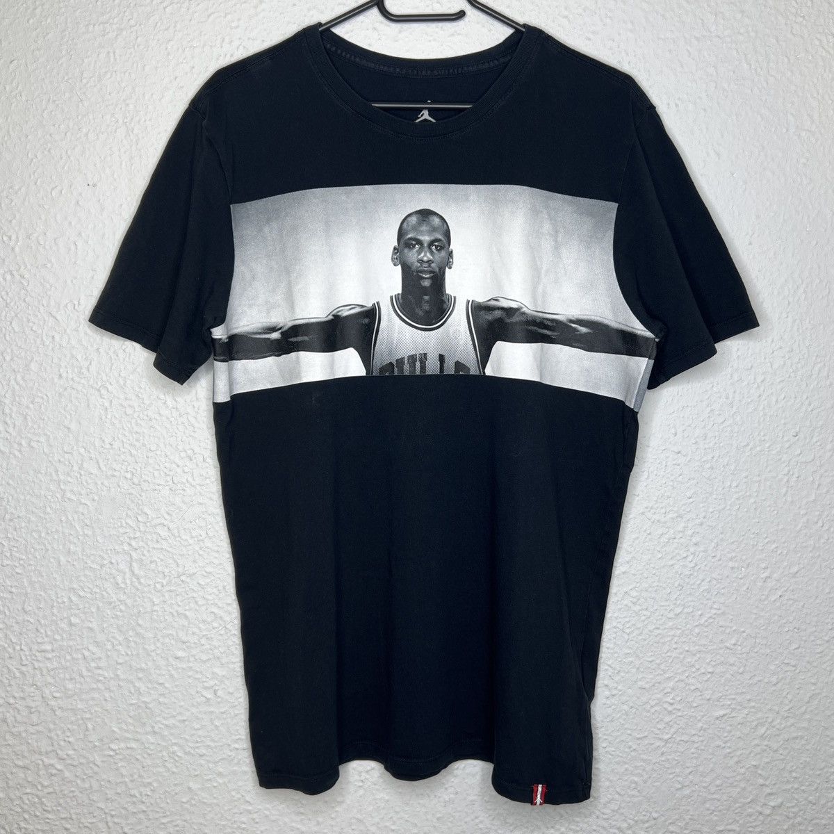 Jordan Brand Nike Jordan Tee Tshirt Wide Print Rare Vintage NBA Retro Y2K Size US M / EU 48-50 / 2 - 1 Thumbnail