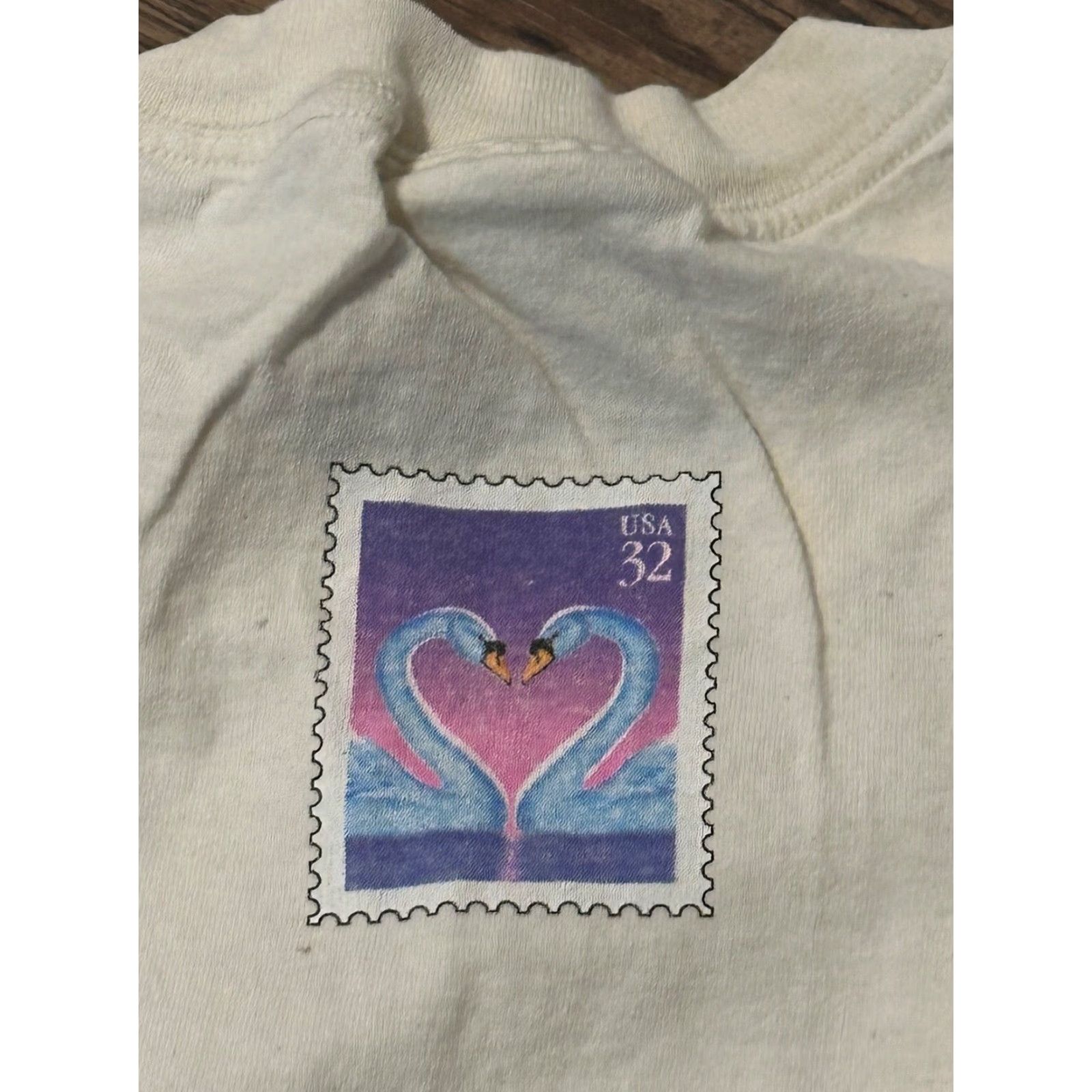 Lee VINTAGE 90s LEE Swan Love Stamp Graphic T-Shirt XL White Unisex Size US XL / EU 56 / 4 - 4 Thumbnail