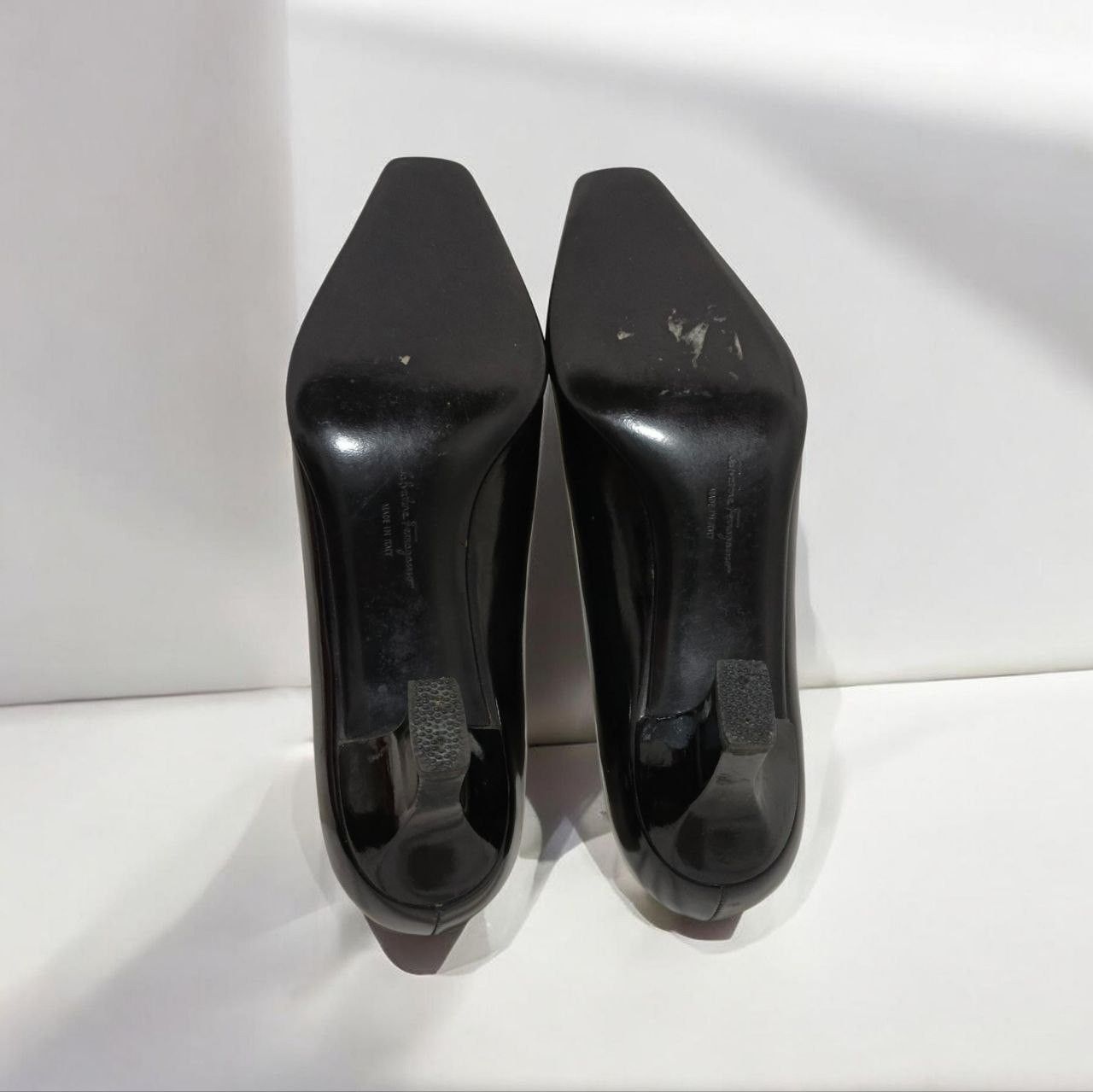 Salvatore Ferragamo Salvatore Ferragamo Gancini Pumps Black Leather Pointed Toe Size US 7 / IT 37 - 8 Thumbnail