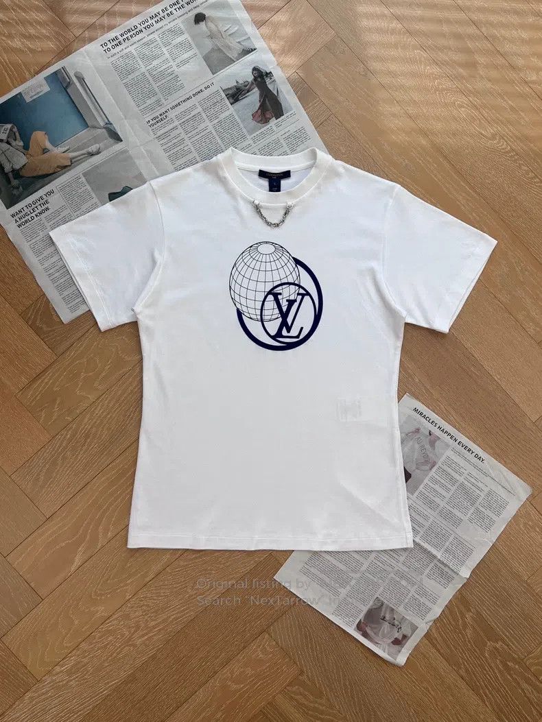 Louis Vuitton Louis Vuitton Globe Flocking Logo Chain Short Sleeve Size US S / EU 44-46 / 1 - 1 Thumbnail