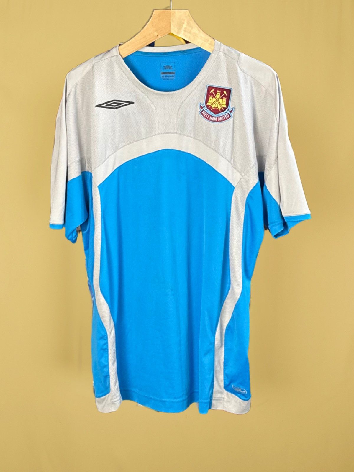Umbro Authentic 2009 West Ham Training Kit - XXL Size US XXL / EU 58 / 5 - 1 Thumbnail