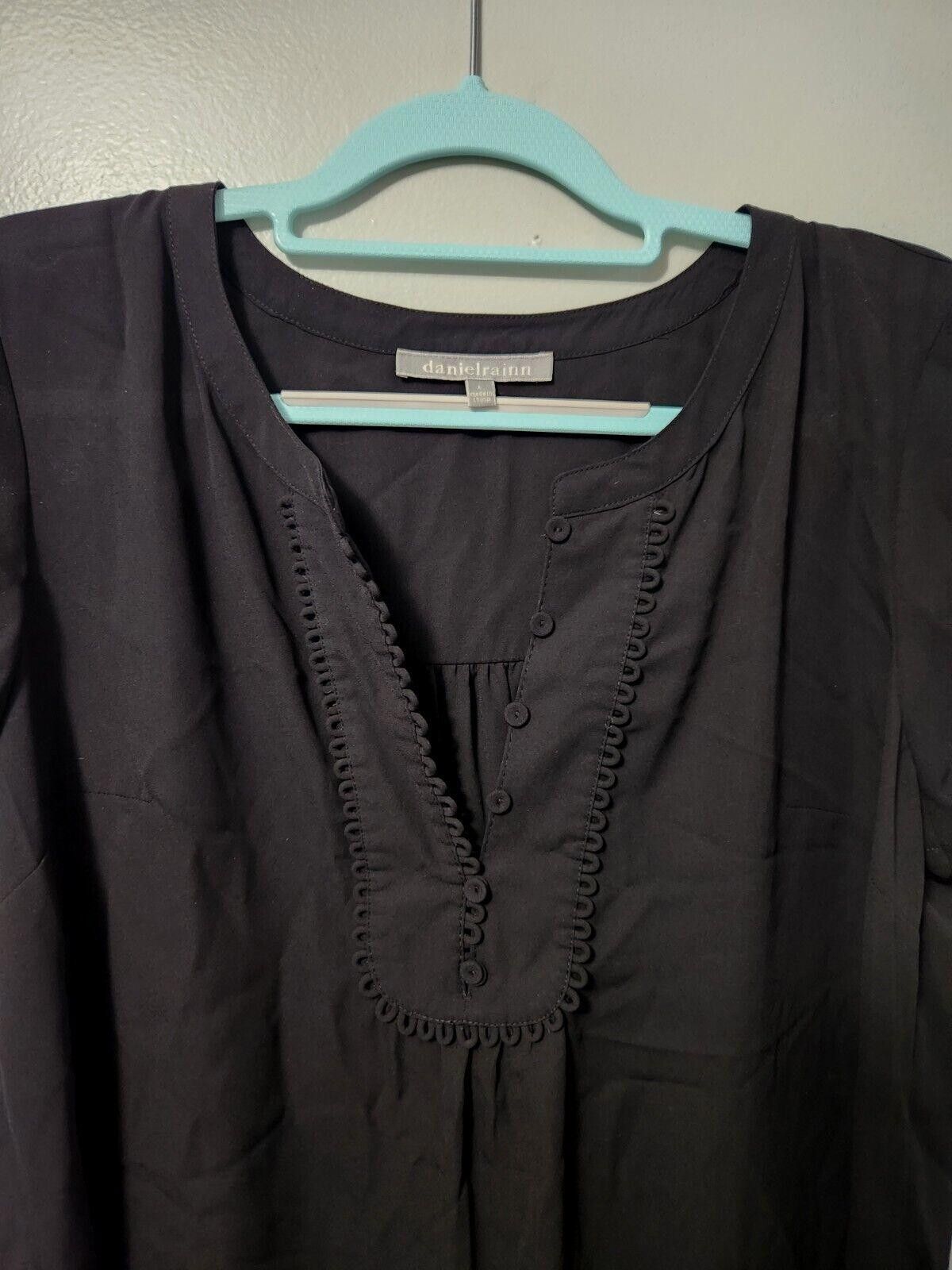 Designer Daniel Rainn Top Large Black Short Sleeve V Neck Buttons top Size L / US 10 / IT 46 - 4 Thumbnail
