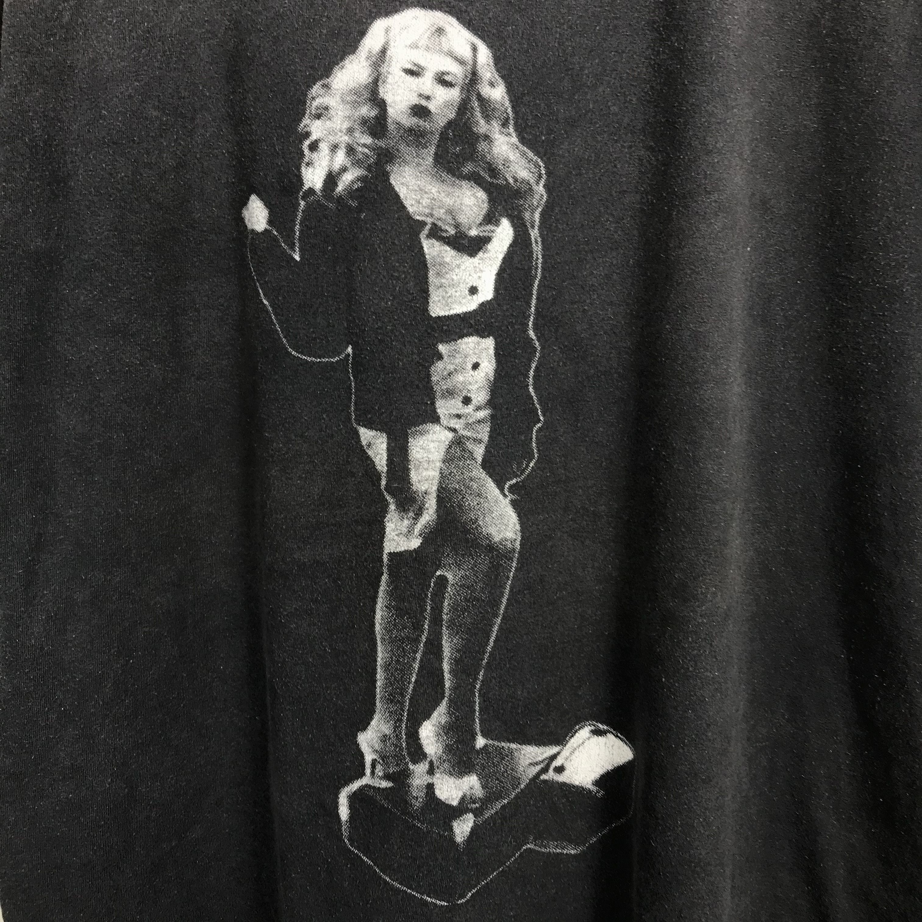 Vintage Vintage 90s TRACI LORDS erotic girls soft tender hands tee Size US L / EU 52-54 / 3 - 4 Thumbnail
