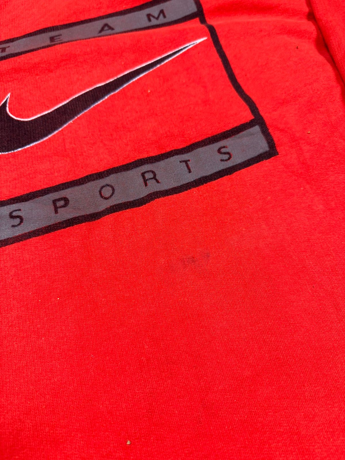 Nike ‼️ Vintage 90s Nike Duke Red Trashed Crewneck Bootleg Size US L / EU 52-54 / 3 - 8 Thumbnail