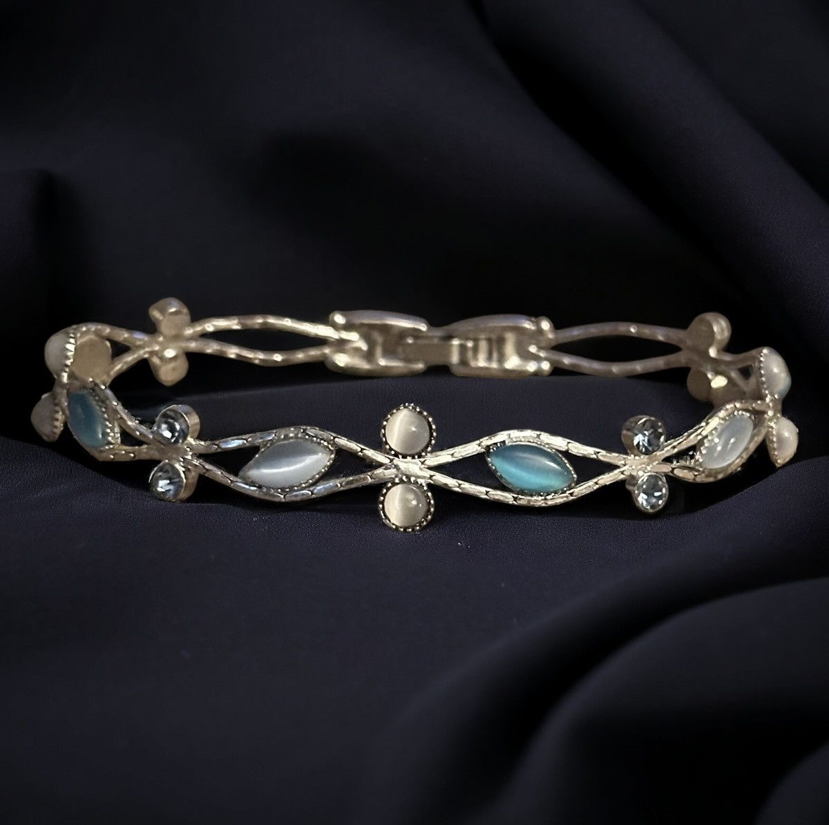 Vintage Vintage silver tone woven gemstone bracelet Size ONE SIZE - 1 Thumbnail